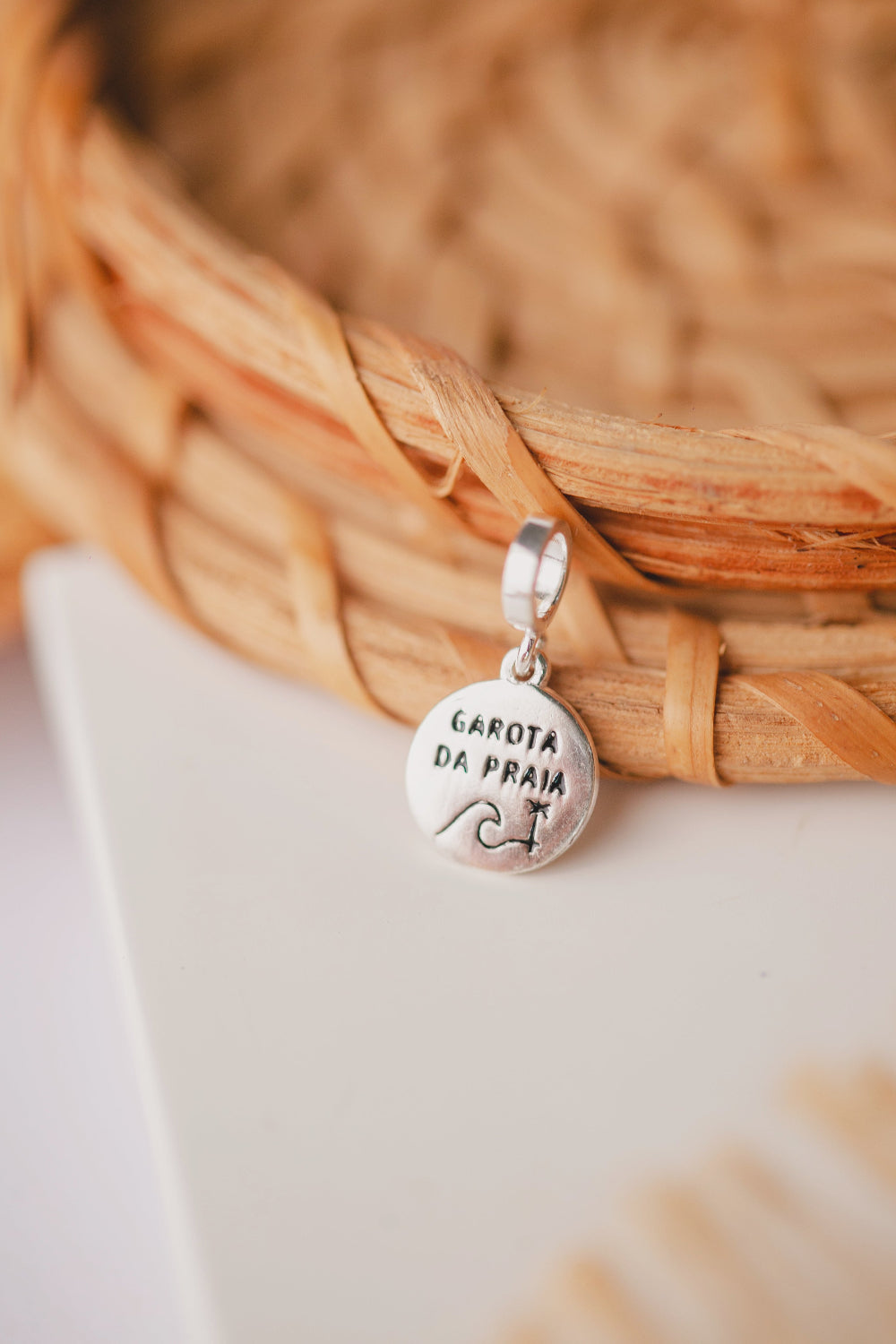 PINGENTE DE PRATA GAROTA DA PRAIA