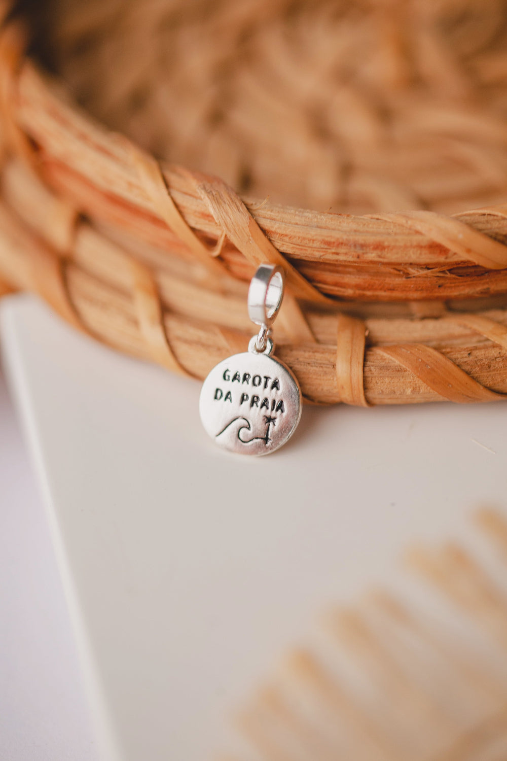 PINGENTE DE PRATA GAROTA DA PRAIA