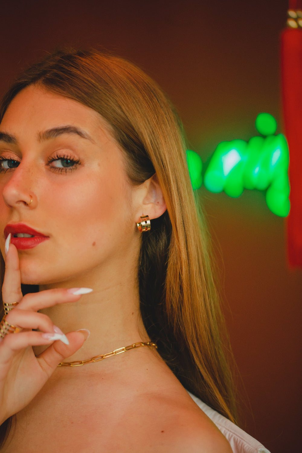 BRINCO ARGOLA PEQUENA COM ELOS FOLHEADO A OURO 18K