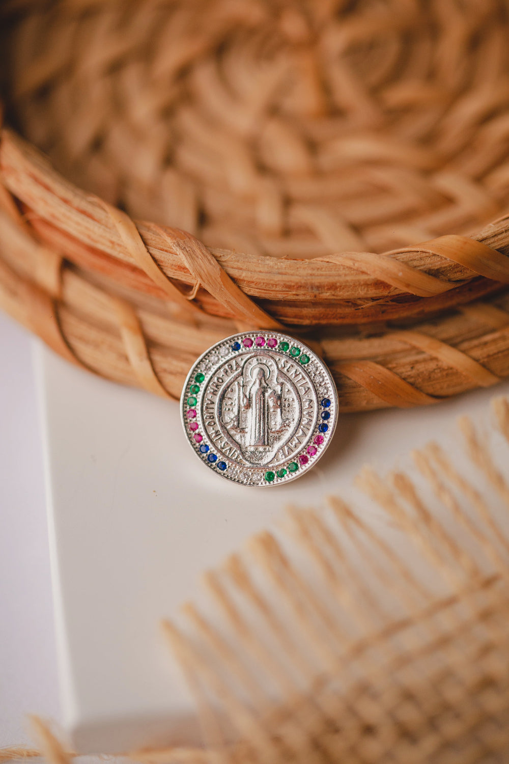 PINGENTE DE PRATA SAO BENTO COLORIDO