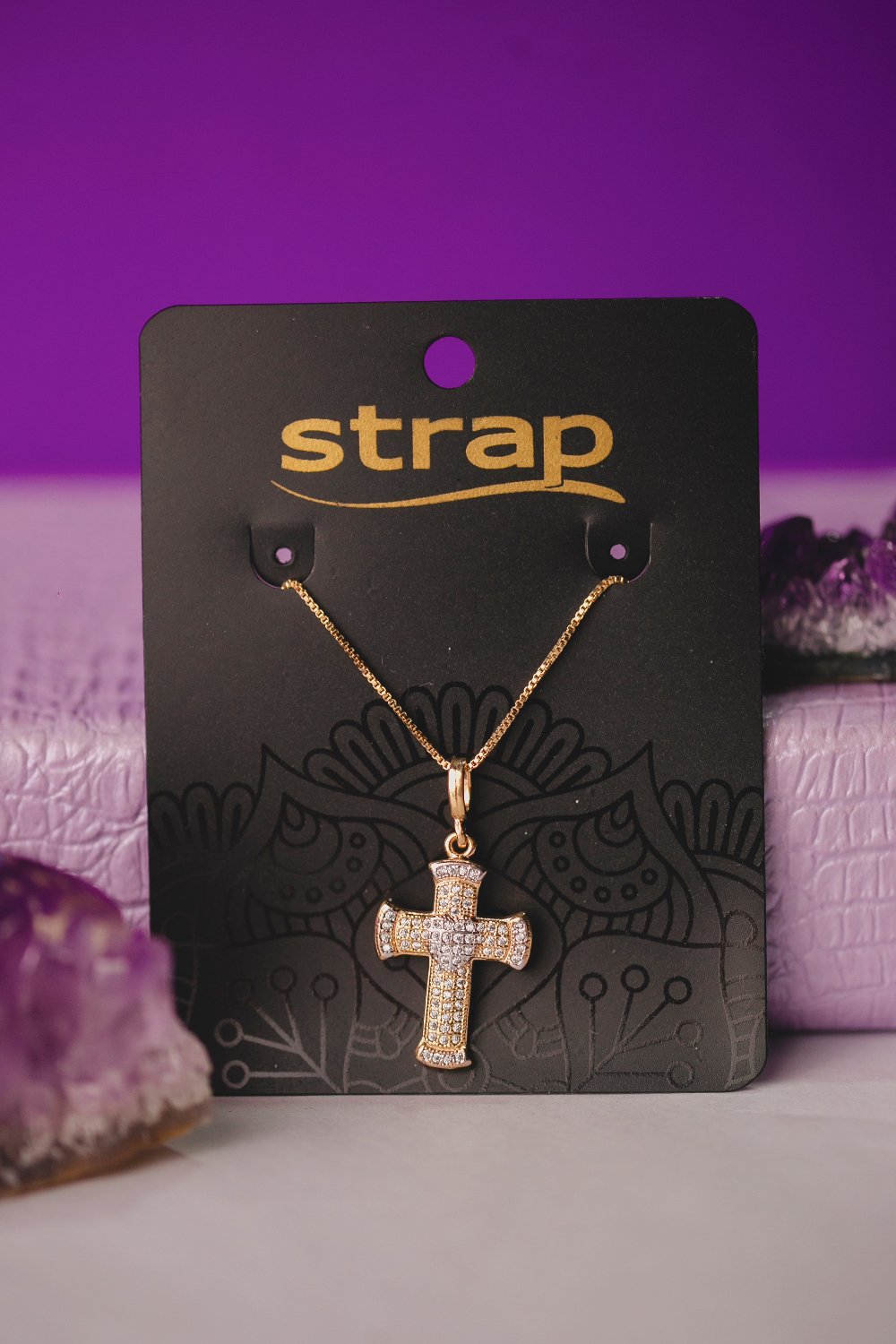 COLAR CRUZ CRAVEJADO FOLHEADO A OURO 18K