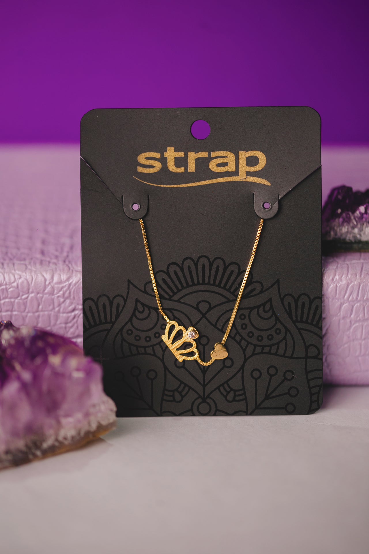 PULSEIRA COROA COM CORAÇÃO FOLHEADA A OURO 18K
