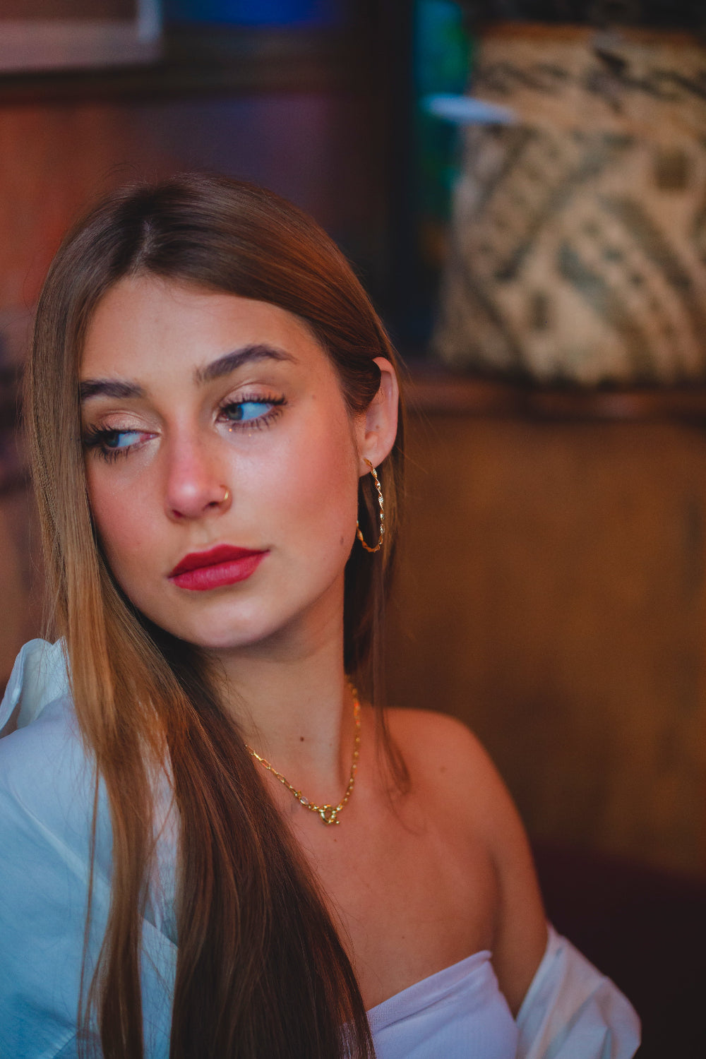 ARGOLA TORCIDA TEXTURIZADA FOLHEADO A OURO 18K