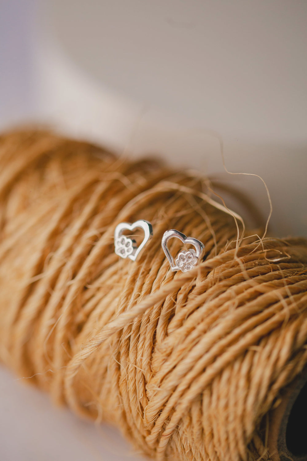 BRINCO DE PRATA MINI CORAÇÃO E FLOR