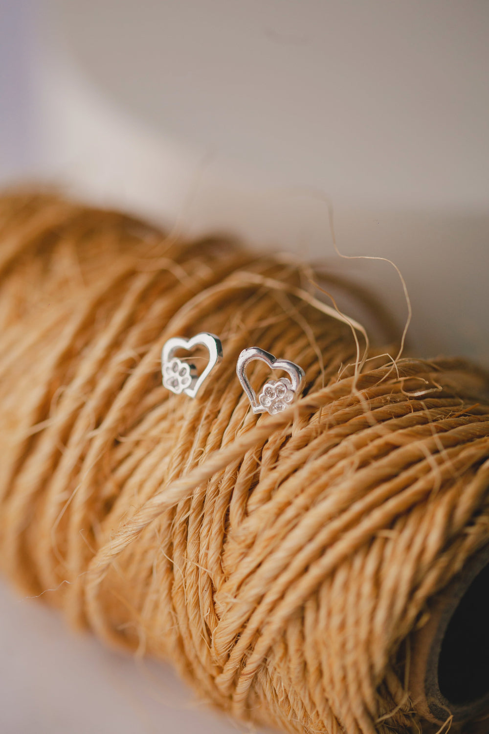 BRINCO DE PRATA MINI CORAÇÃO E FLOR