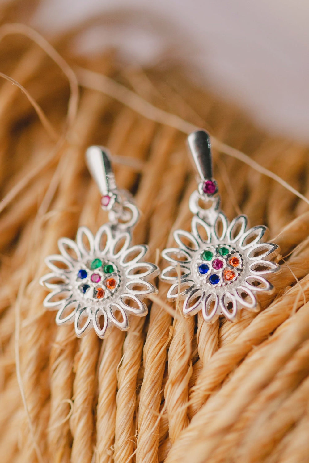 BRINCO DE PRATA MARGARIDA COLORIDA