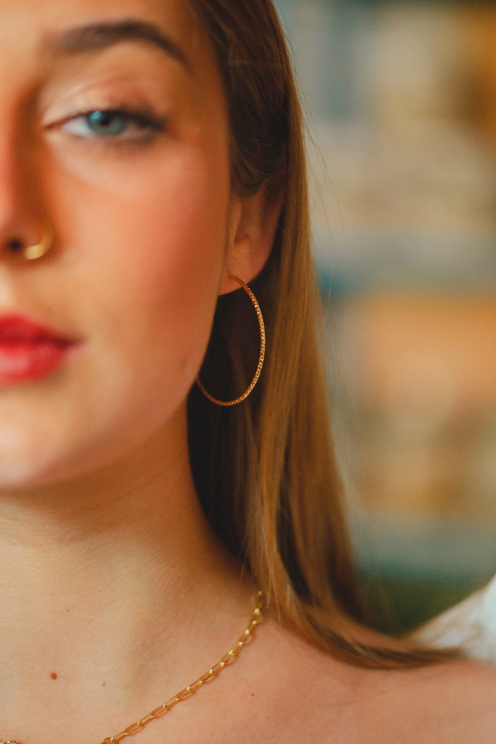 ARGOLA DIAMANTADA FINA FOLHEADO A OURO 18K