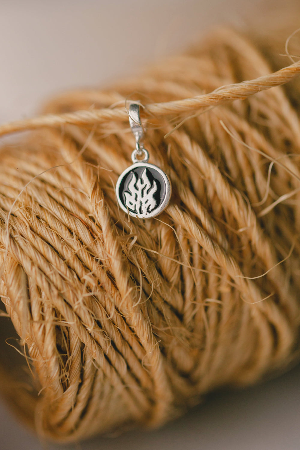 PINGENTE DE PRATA FOGO