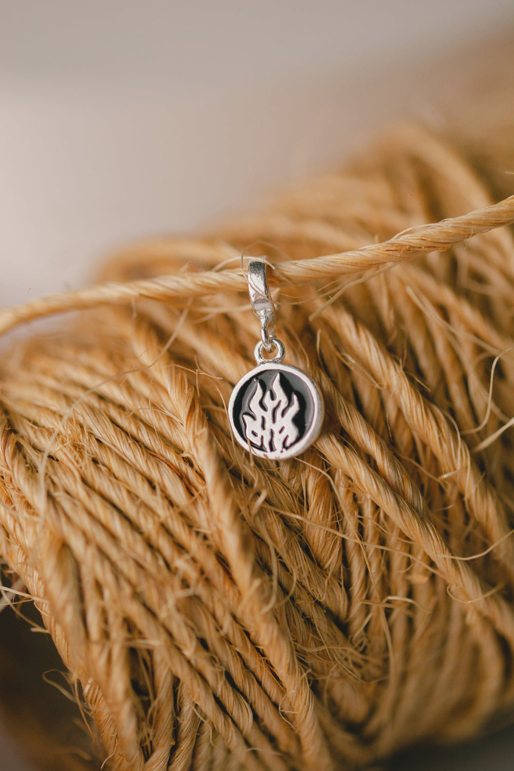 PINGENTE DE PRATA FOGO