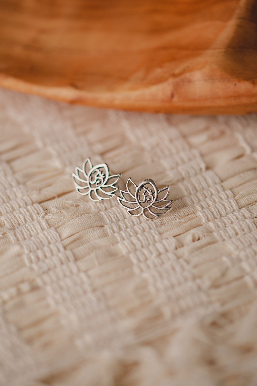 BRINCO DE PRATA FLOR DE LOTUS TRIBAL
