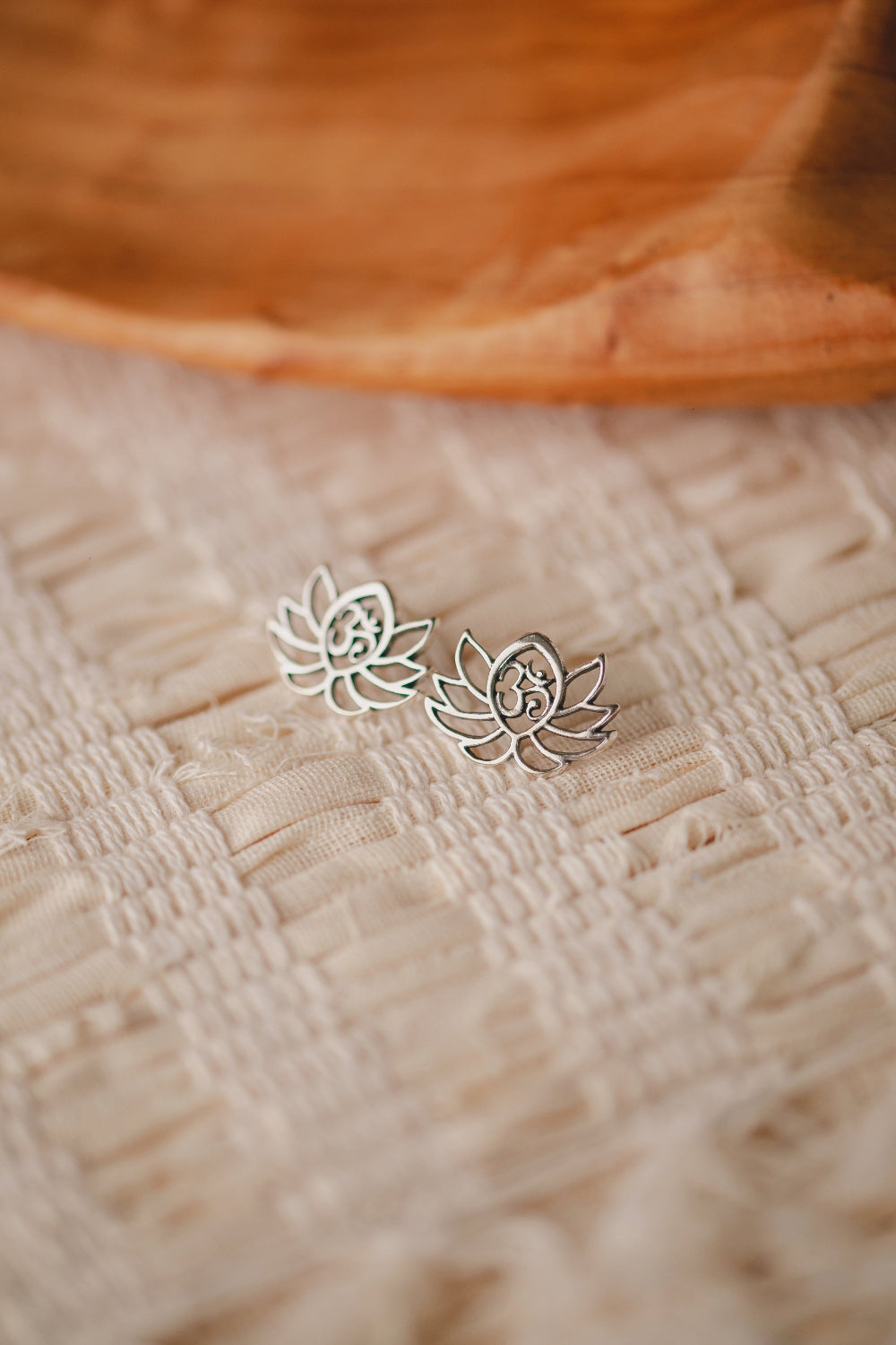 BRINCO DE PRATA FLOR DE LOTUS TRIBAL