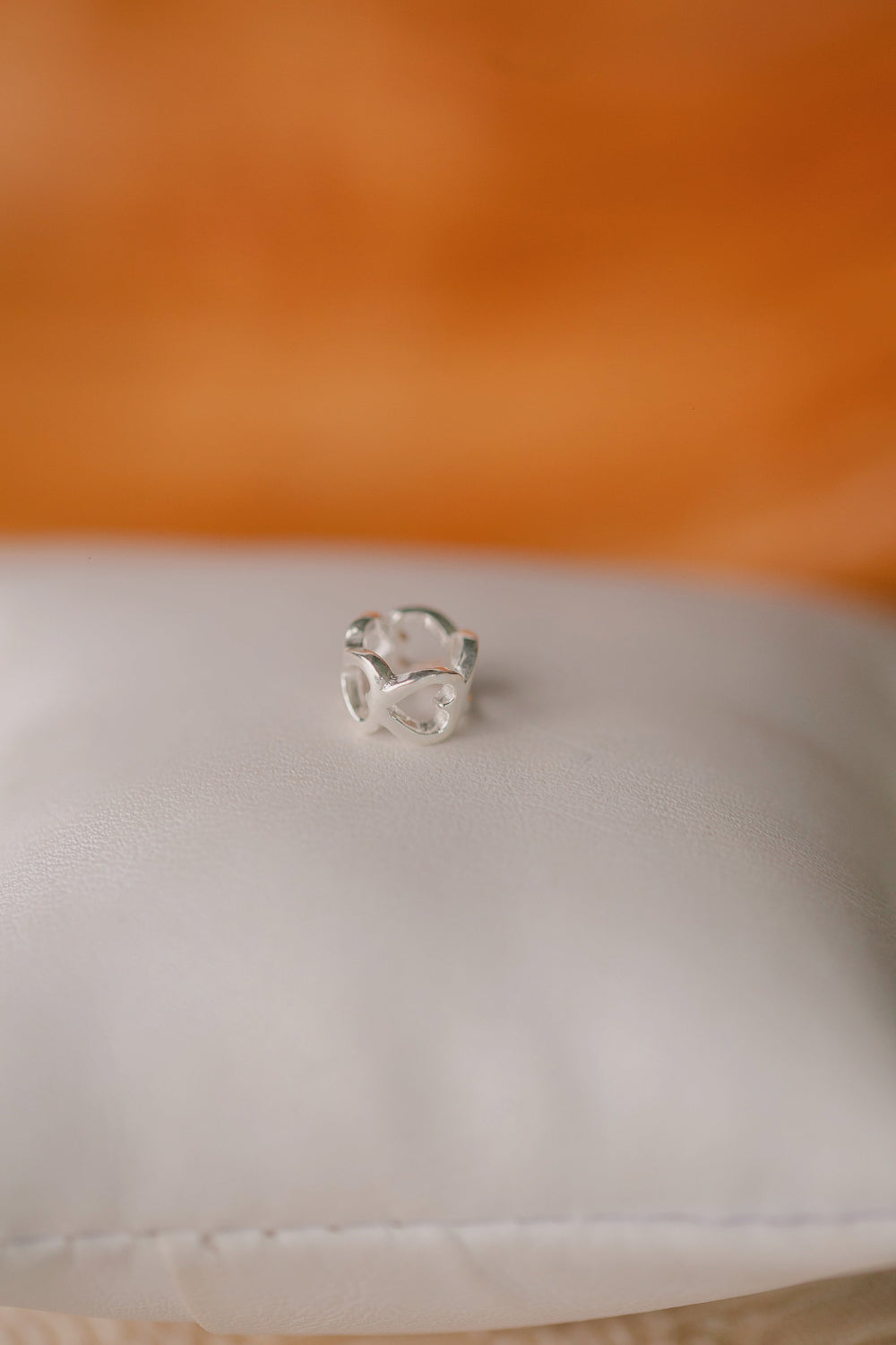 PINGENTE DE PRATA AROS COM CORAÇÕES