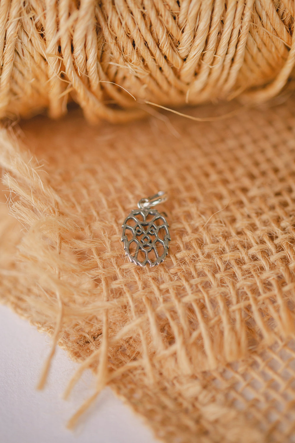 PINGENTE DE PRATA LEÃO TRIBAL