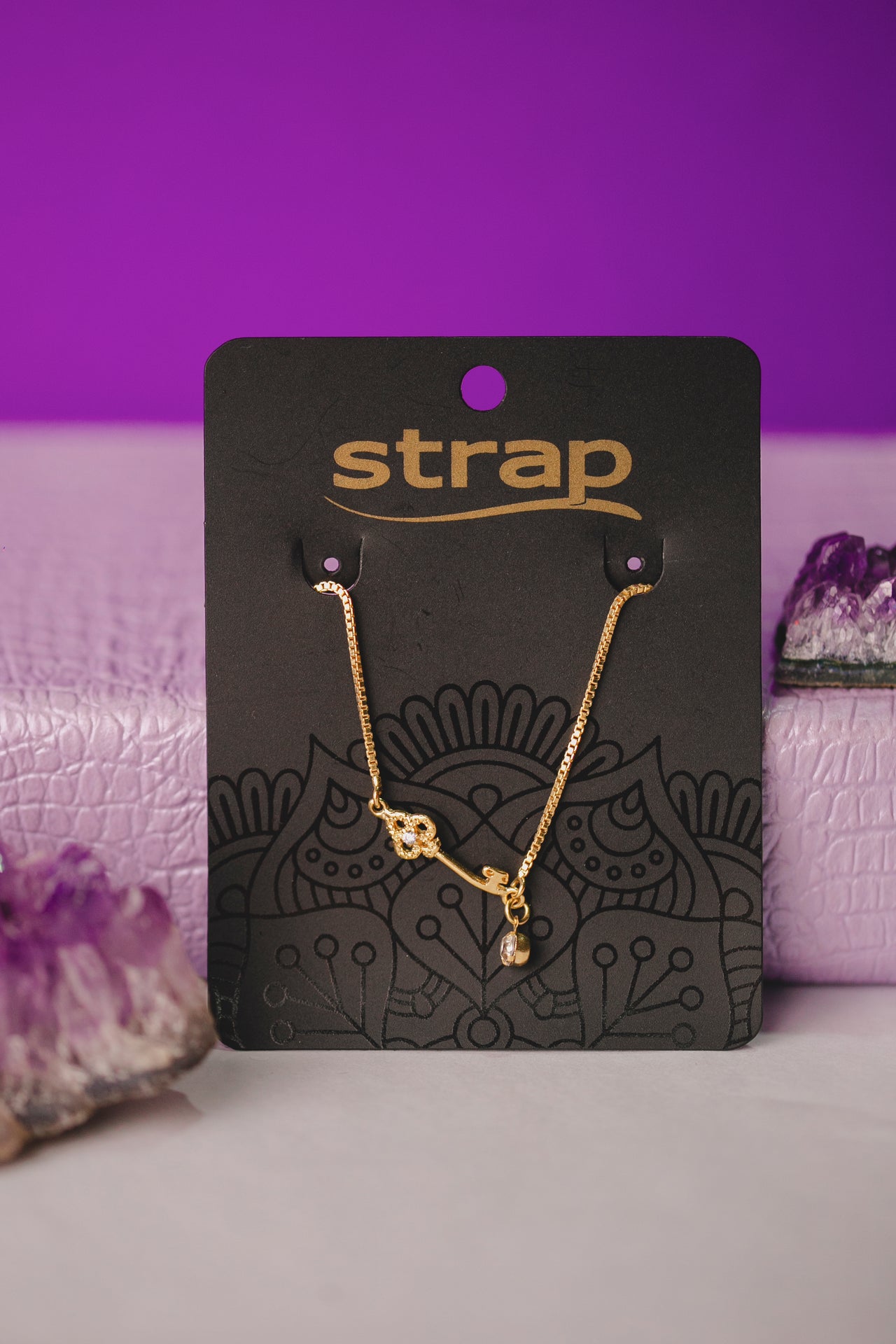 PULSEIRA CHAVE COM PONTO DE LUZ FOLHEADA A OURO 18K