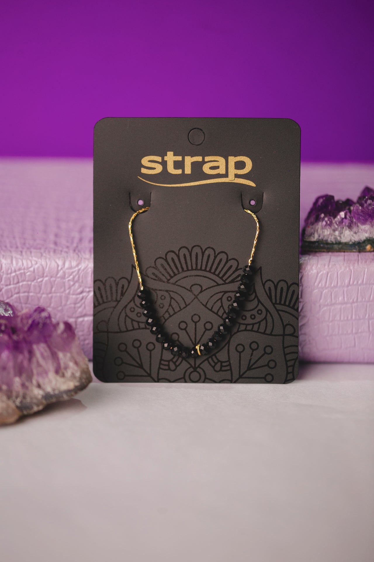 PULSEIRA PEDRAS PRETAS FOLHEADA A OURO 18K