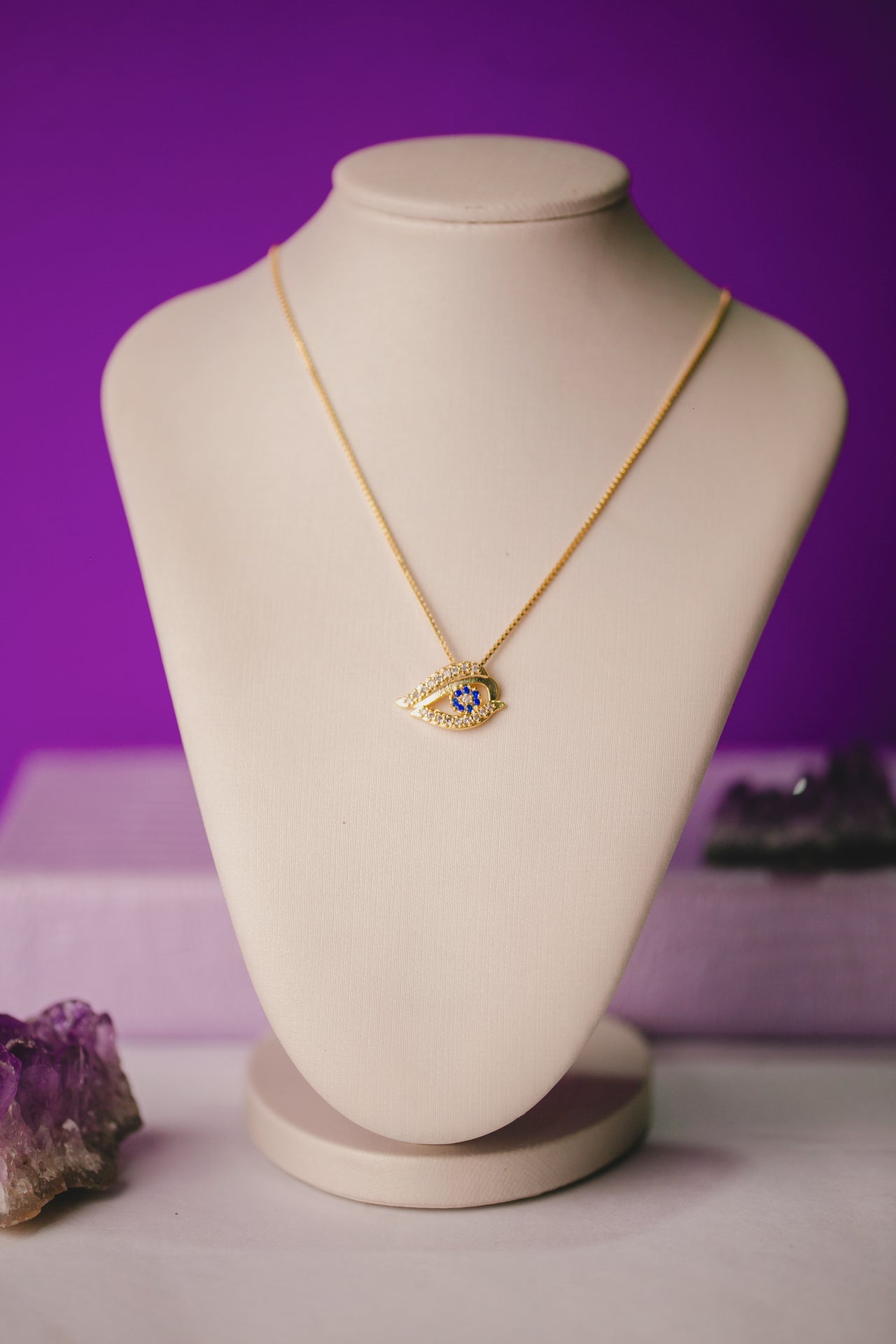 COLAR OLHO COM IRIS AZUL FOLHEADO A OURO 18K