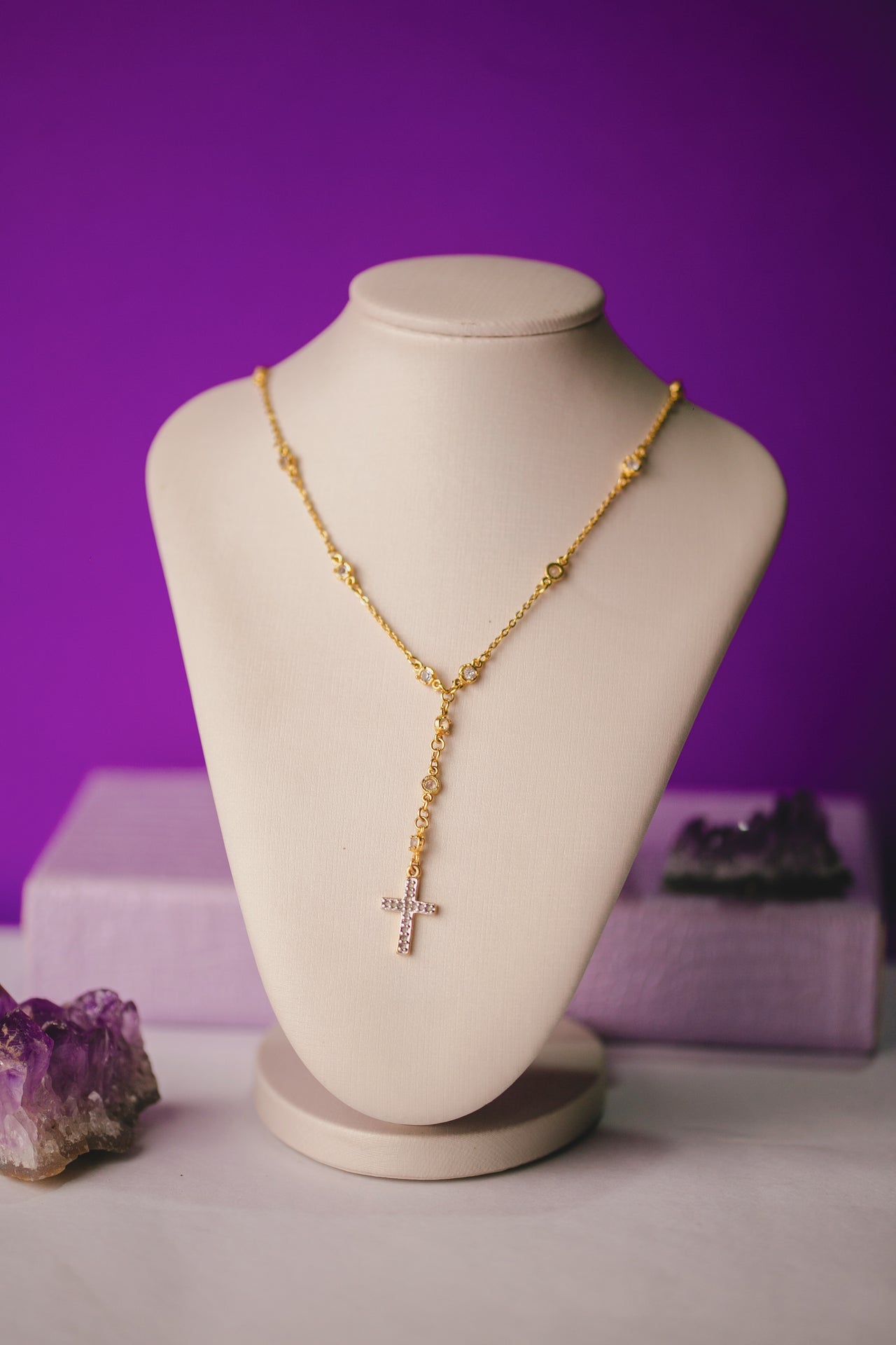 COLAR TERÇO ZIRCÔNIAS E CRUZ FOLHEADO A OURO 18K