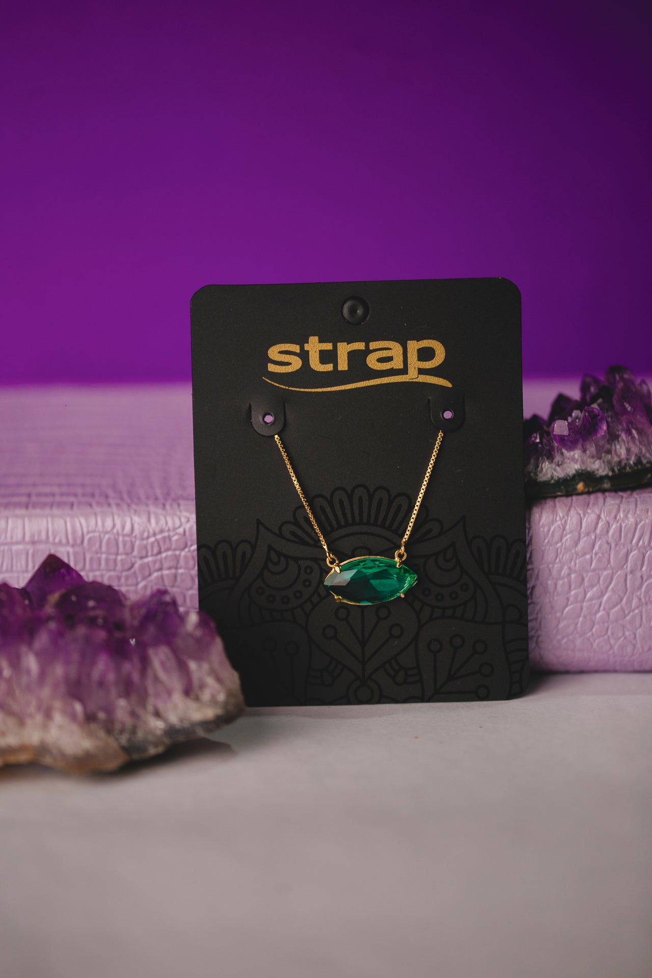 COLAR PEDRA VERDE FOLHEADO A OURO 18K