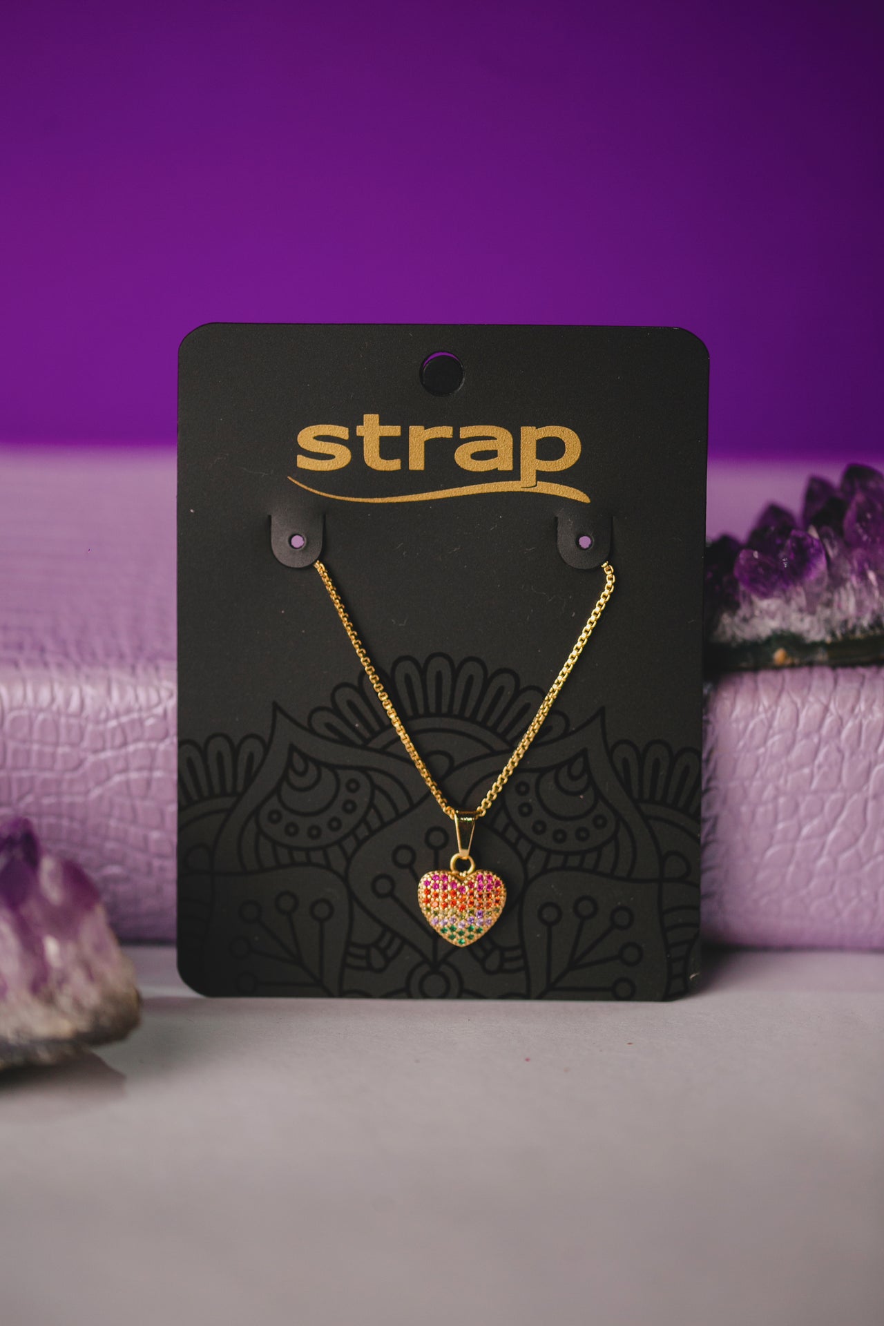 COLAR CORAÇÃO CRAVEJADO COLORIDO FOLHEADO A OURO 18K