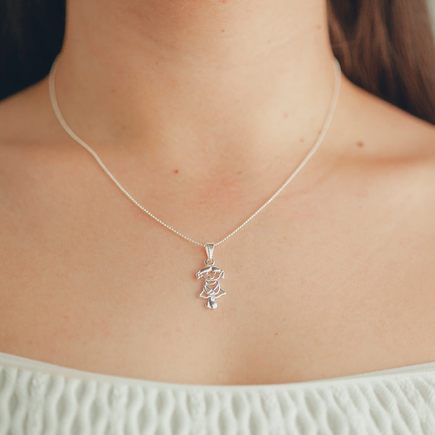 PINGENTE DE PRATA MENINA DELICADA