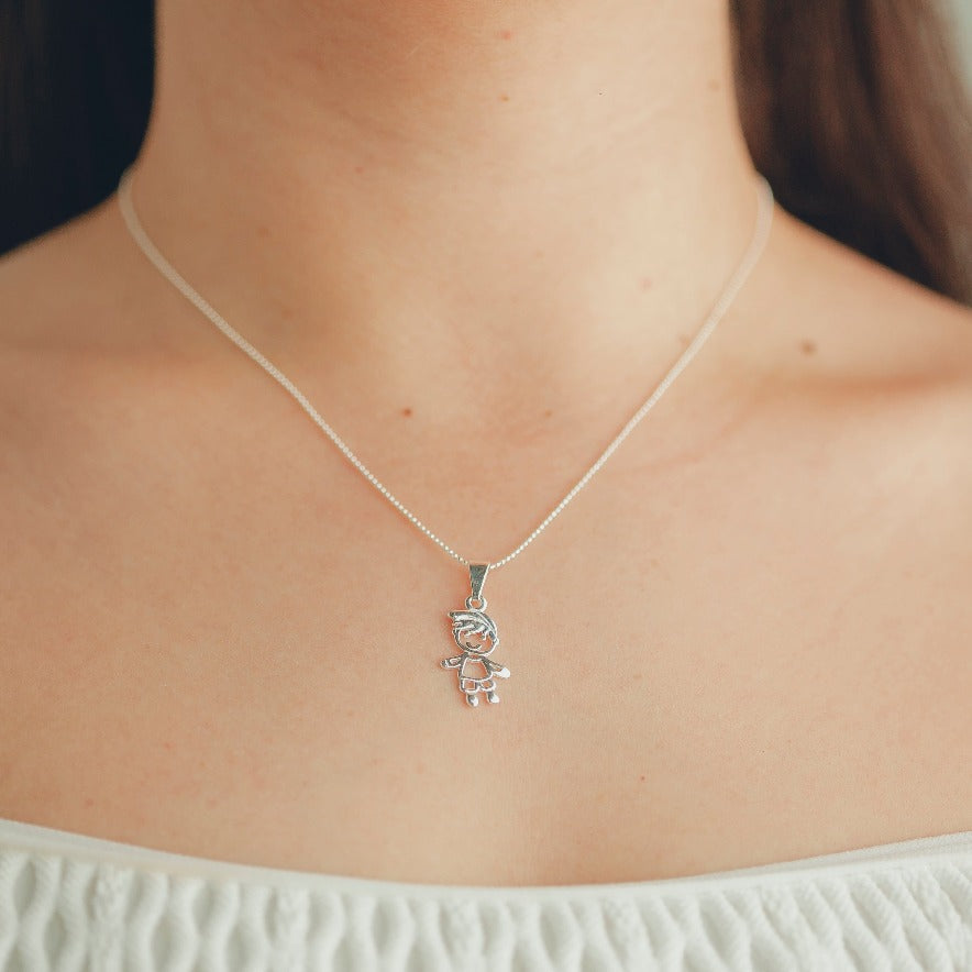 PINGENTE DE PRATA MENINO COM BONÉ
