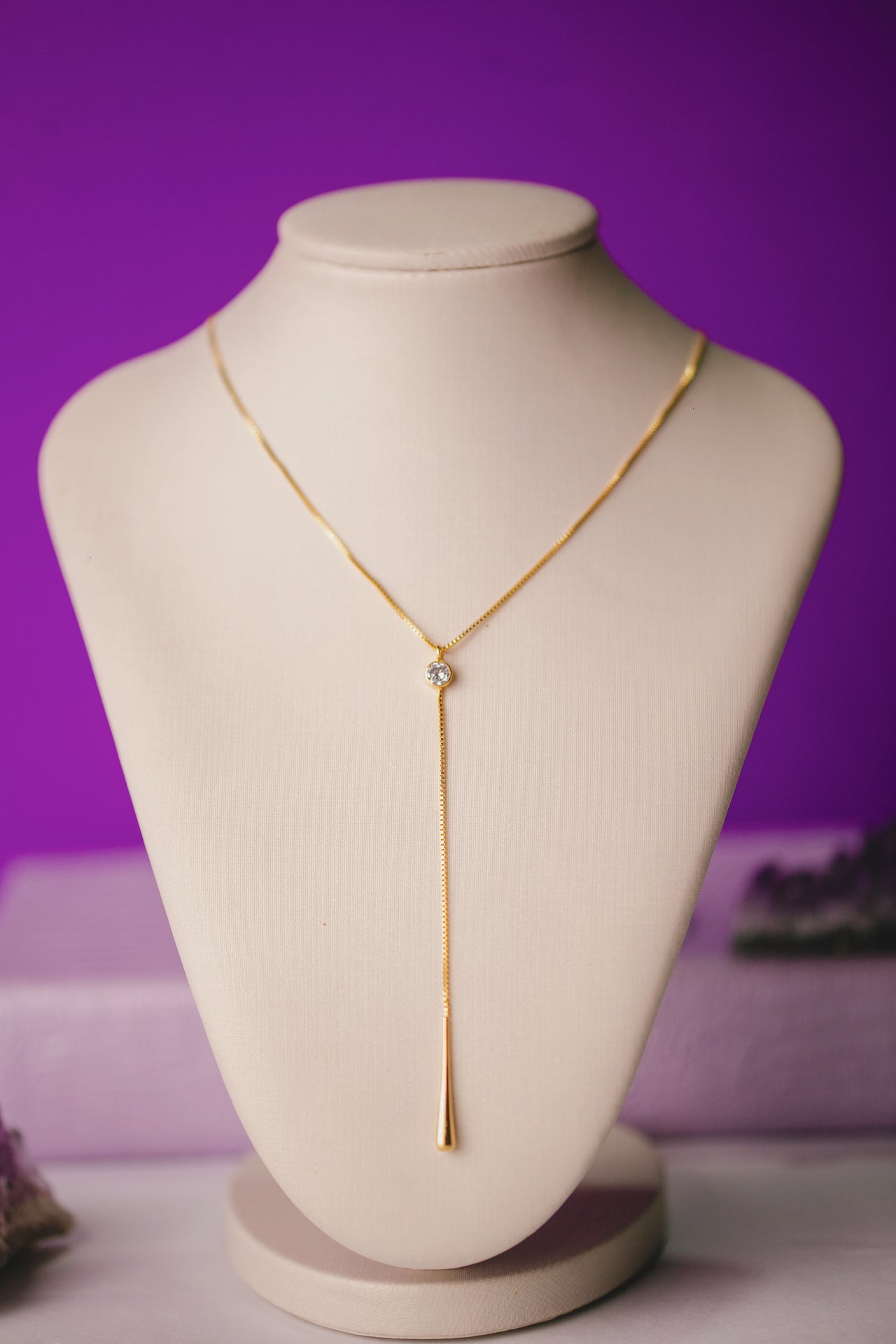 COLAR GRAVATINHA PONTO DE LUZ FOLHEADO A OURO 18K