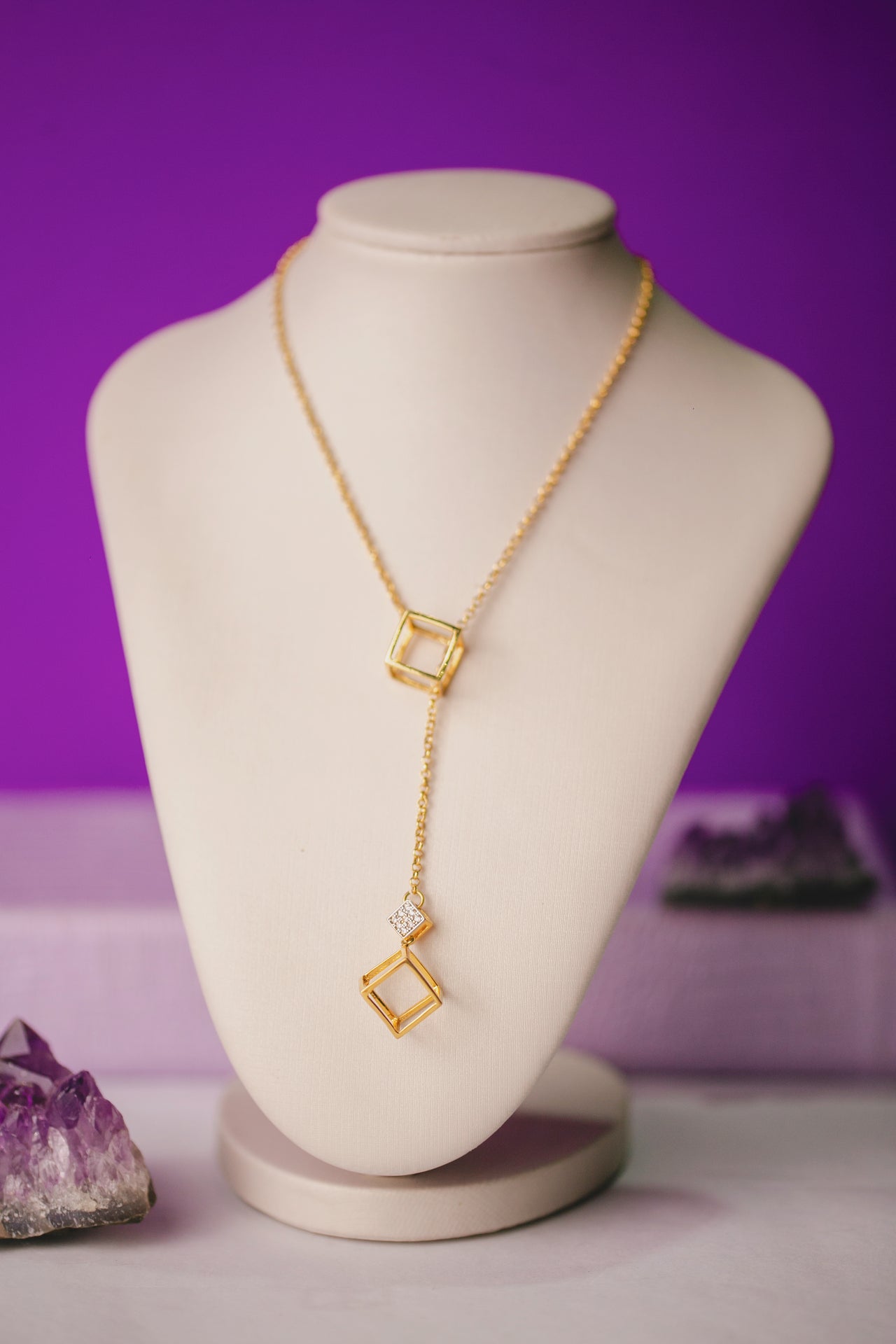 COLAR PINGENTE QUADRADO 3D FOLHEADO A OURO 18K