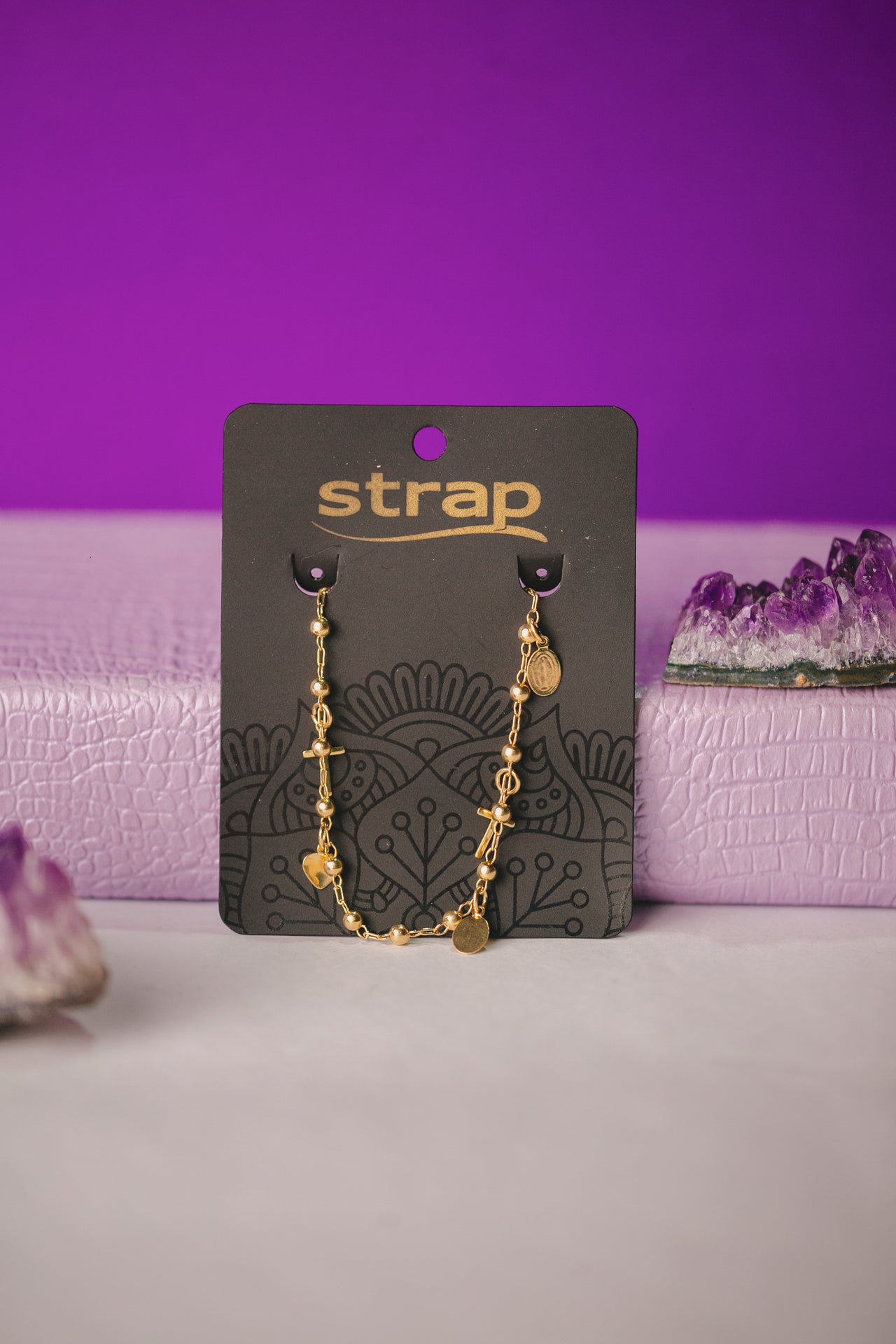 PULSEIRA DE BOLINHAS COM PINGENTES CRISTÃOS FOLHEADA A OURO 18K