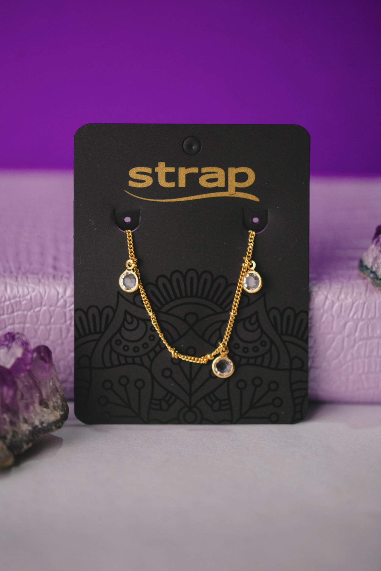 COLAR COM ZIRCÔNIAS MÉDIAS FOLHEADO A OURO 18K