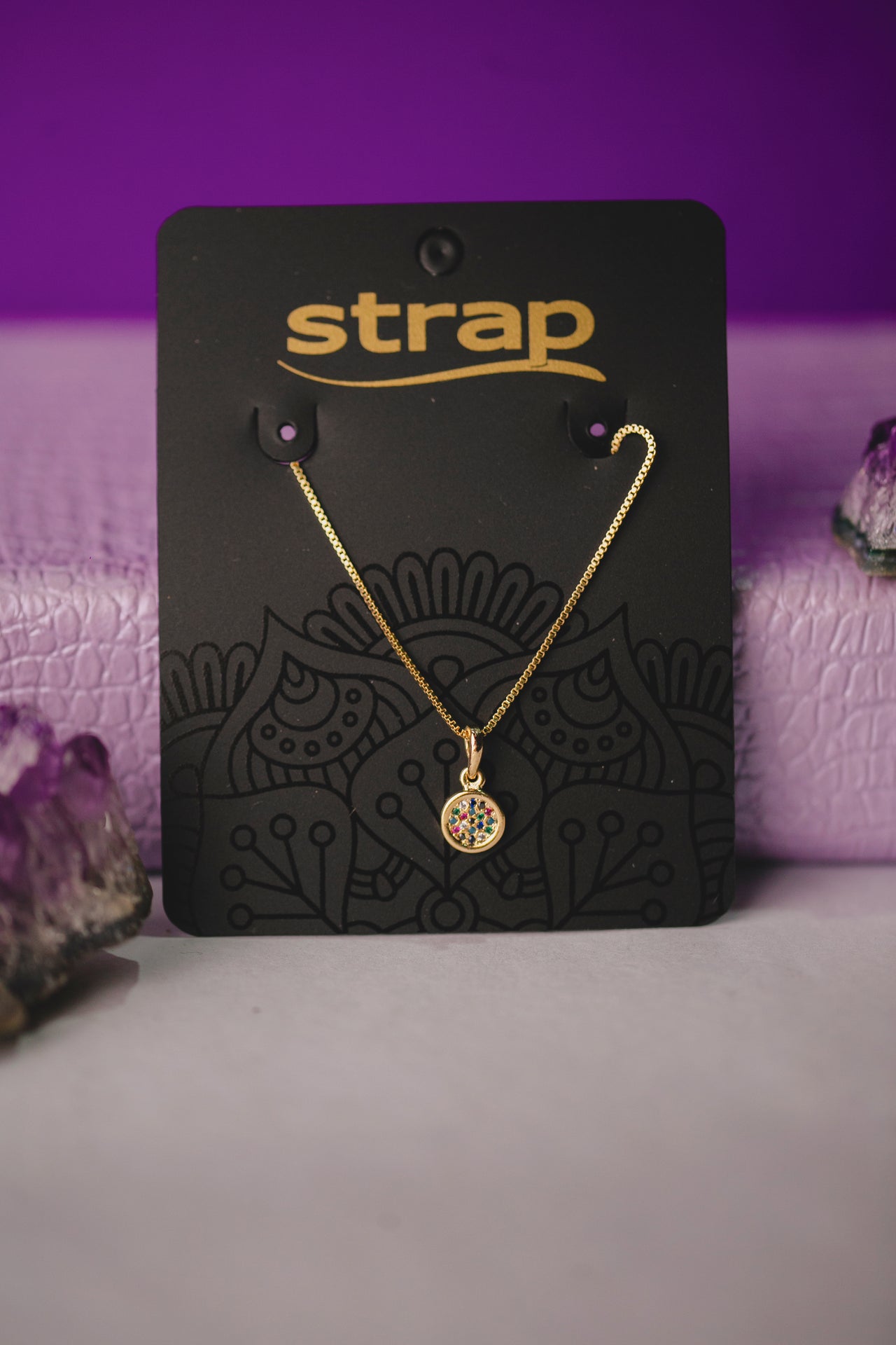 COLAR PINGENTE REDONDO CRAVEJADO COLORIDO FOLHEADO A OURO 18K