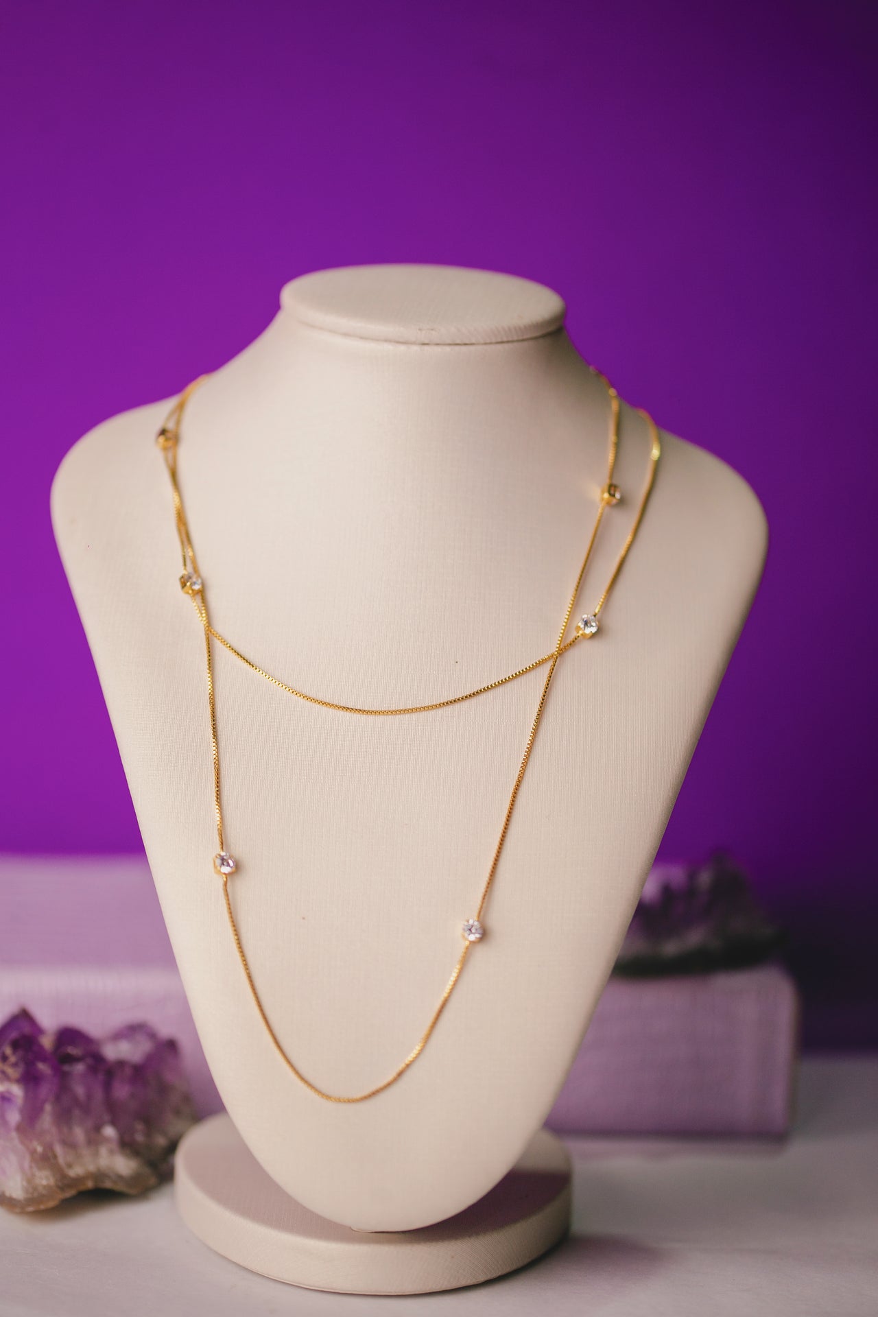 COLAR LONGO COM ZIRCÔNIAS FOLHEADO A OURO 18K