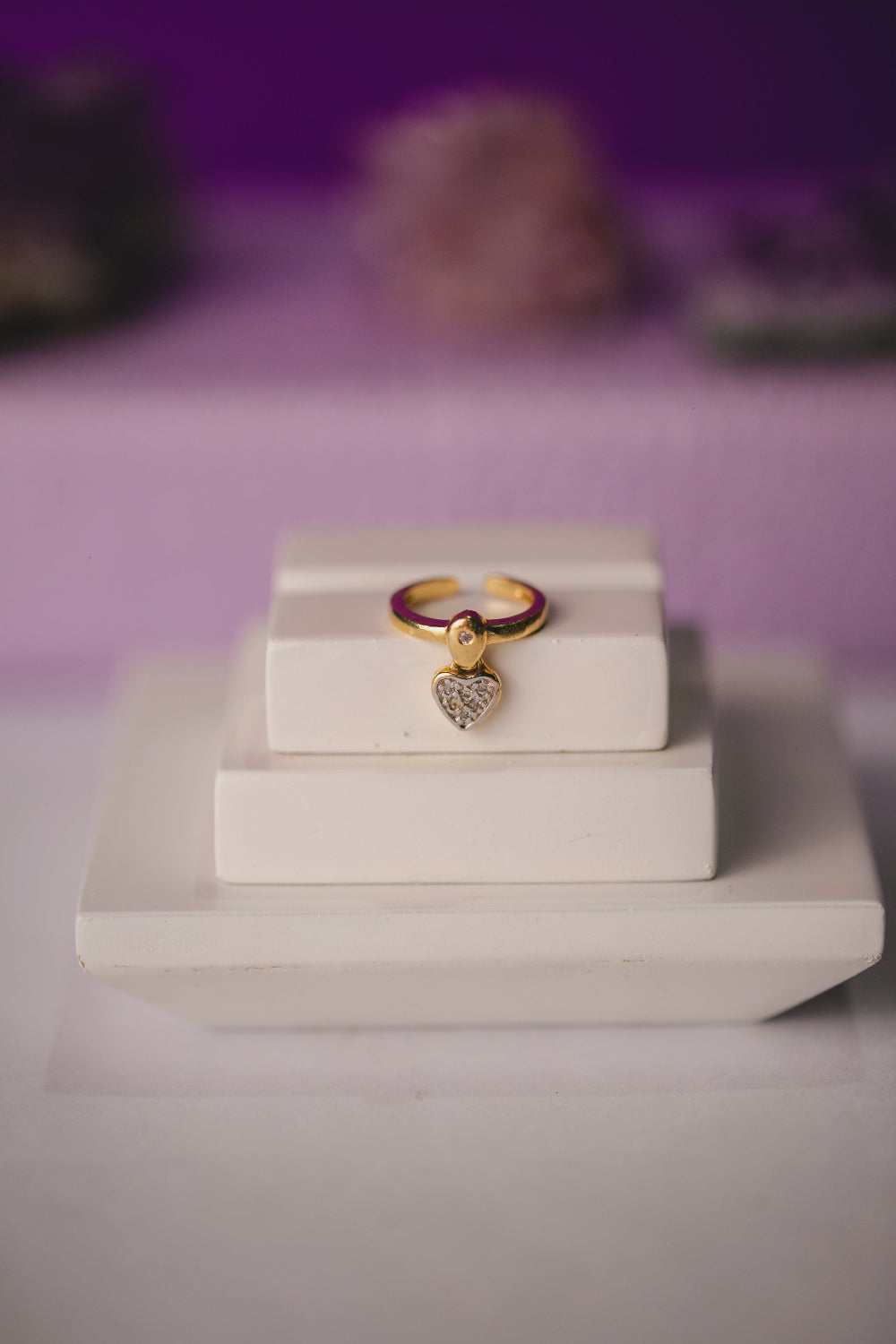 ANEL FALANGE COM PINGENTE DE CORAÇÃO CRAVEJADO FOLHEADO A OURO 18K