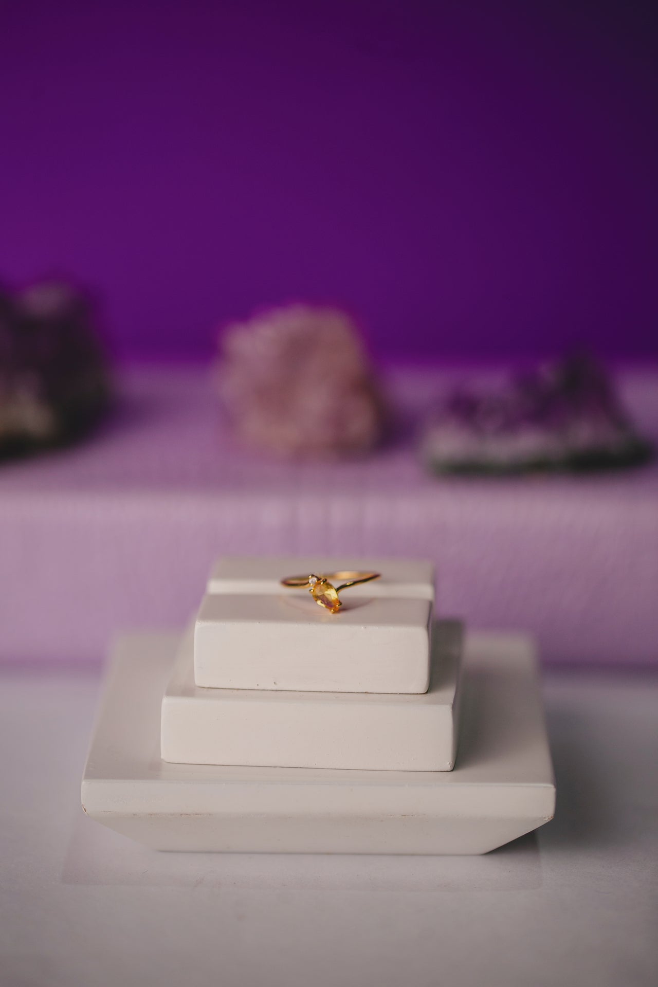 ANEL ZIRCÔNIA GOTA AMARELA FOLHEADO A OURO 18K