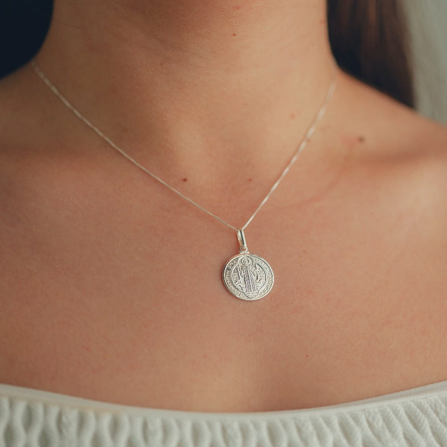 PINGENTE DE PRATA MEDALHA SÃO BENTO