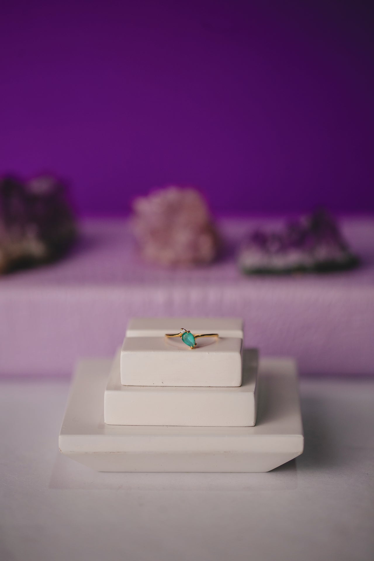ANEL PEDRA VERDE FOLHEADO A OURO 18K