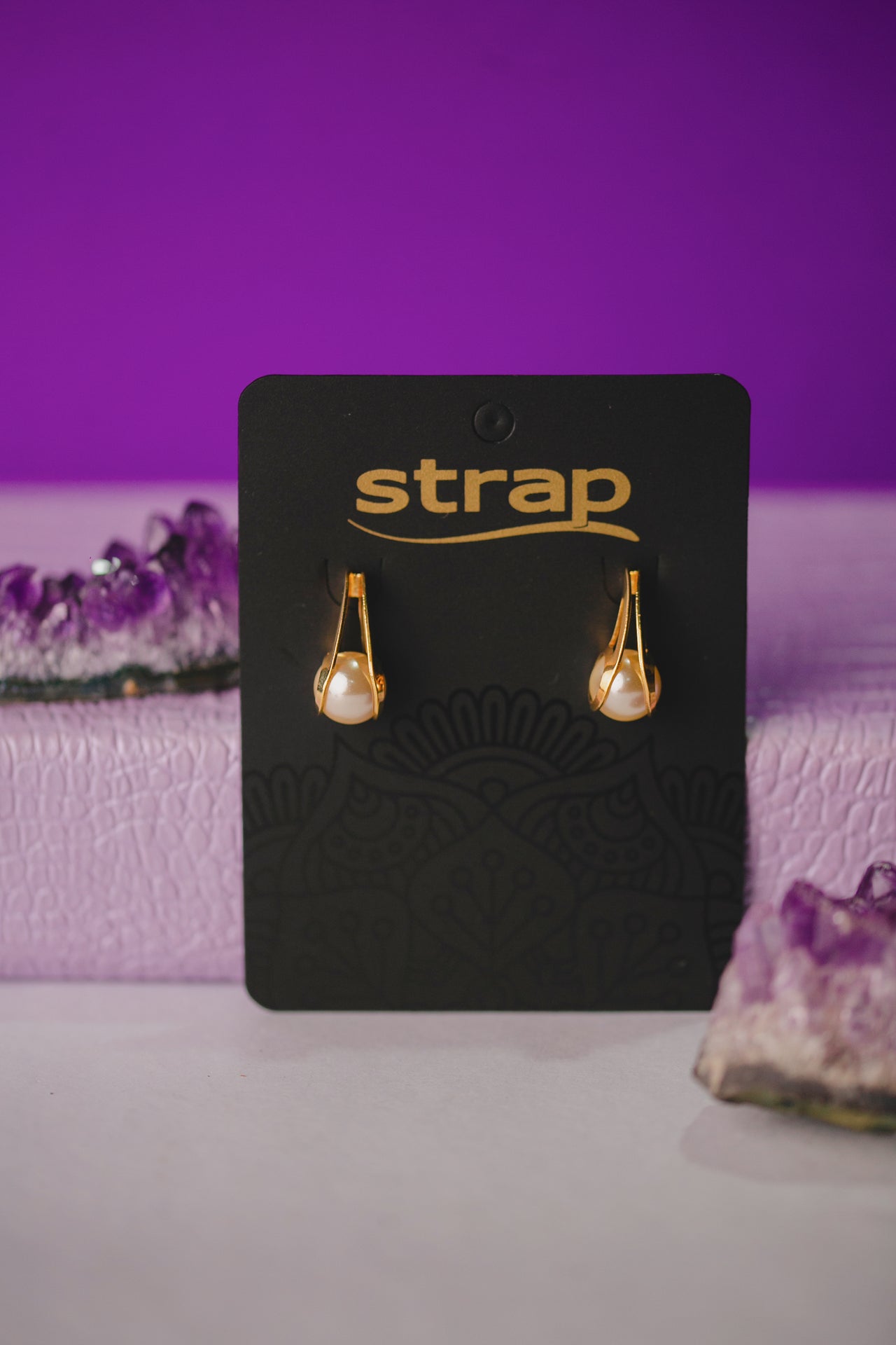 BRINCO GOTA PEROLA FOLHEADO A OURO 18K
