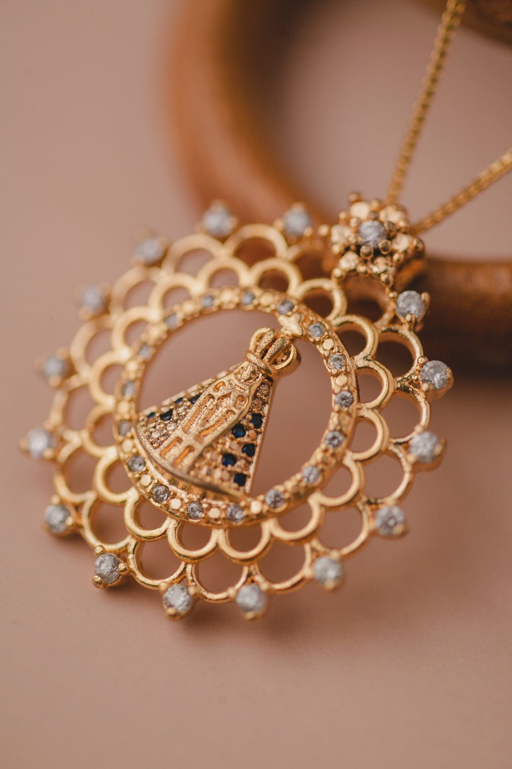 COLAR NOSSA SENHORA APARECIDA FOLHEADO A OURO 18K