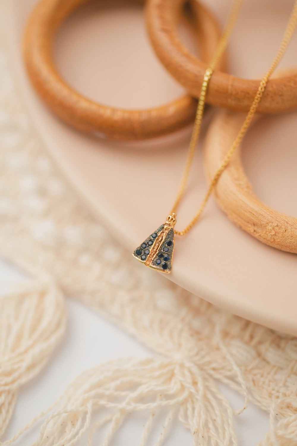 COLAR  NOSSA SENHORA APARECIDA AZUL PEQUENA FOLHEADO A OURO 18K