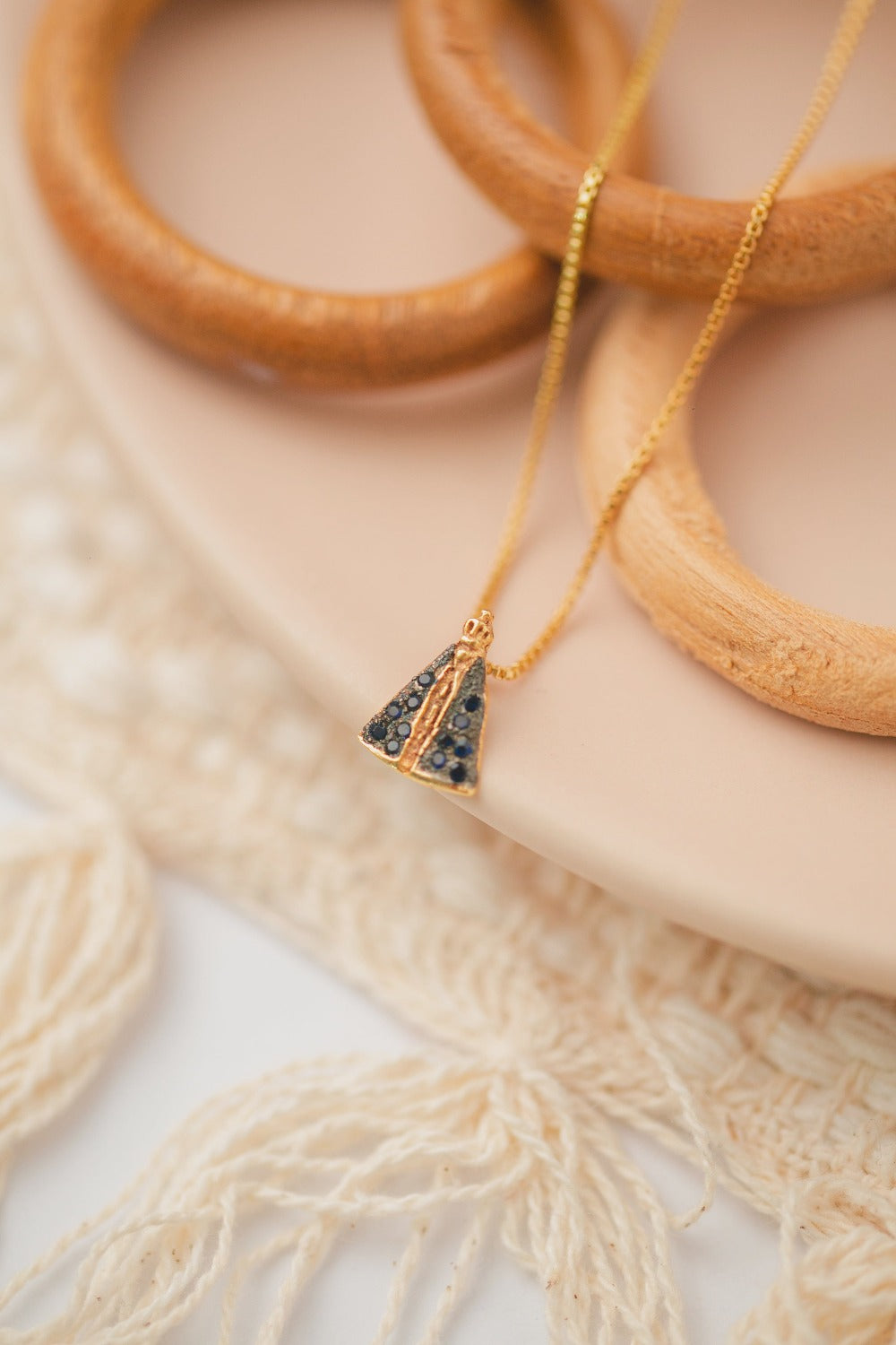 COLAR  NOSSA SENHORA APARECIDA AZUL PEQUENA FOLHEADO A OURO 18K