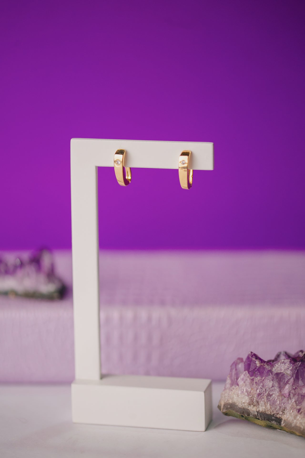 BRINCO ARGOLA COM ZIRCÔNIA FOLHEADO A OURO 18K