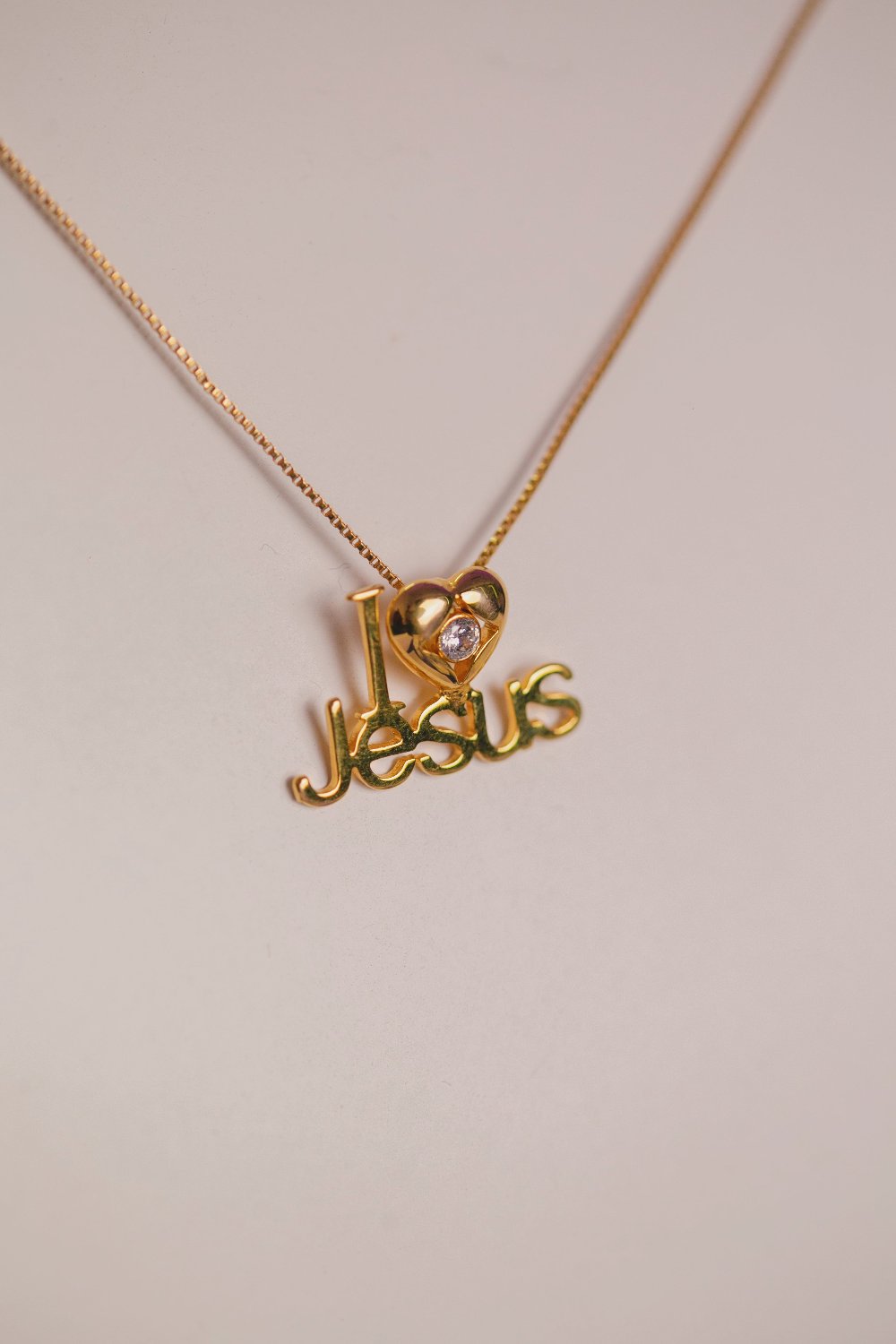 COLAR I LOVE JESUS FOLHEADO A OURO 18K