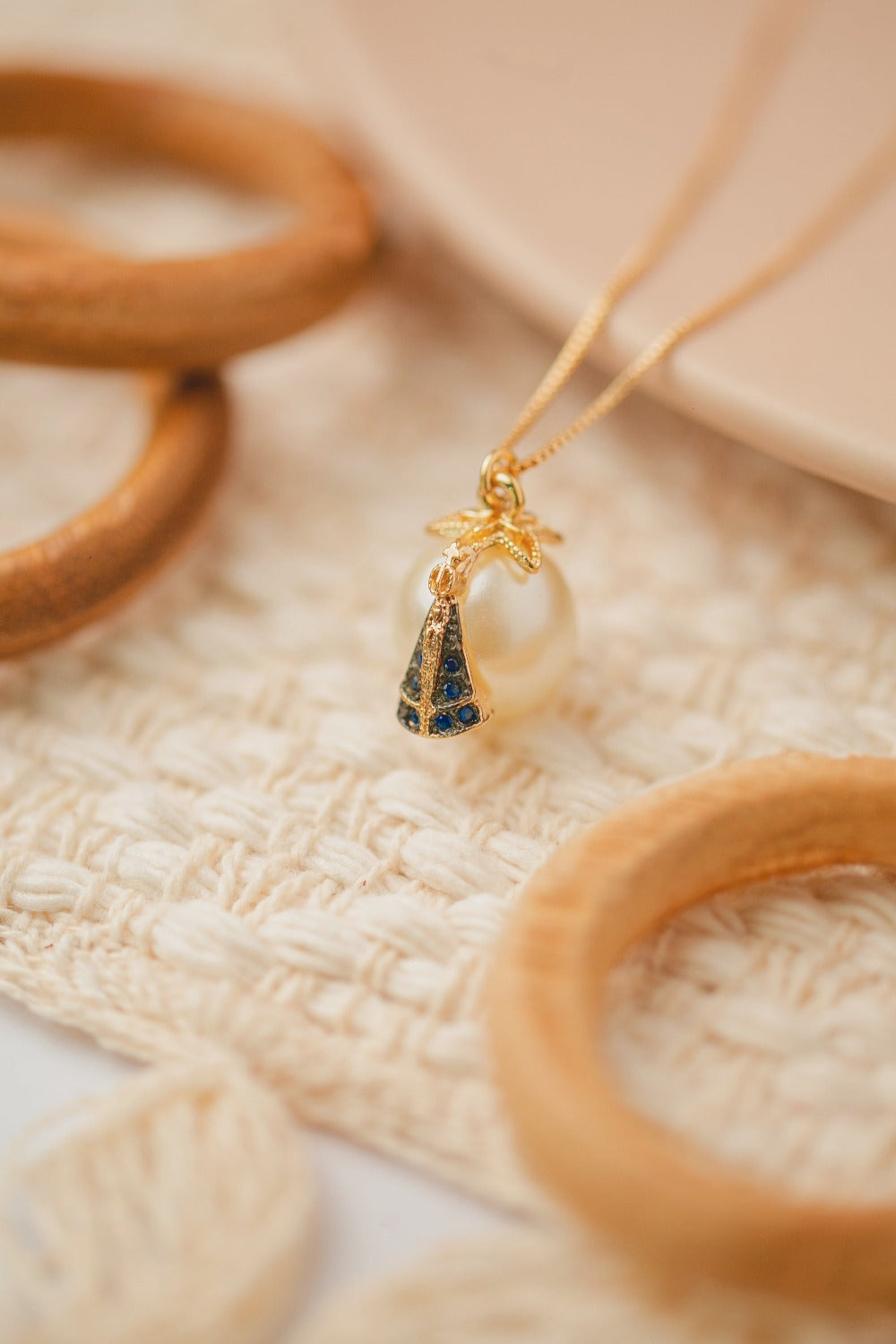 COLAR PEROLA E N SRA APARECIDA AZUL FOLHEADO A OURO 18K