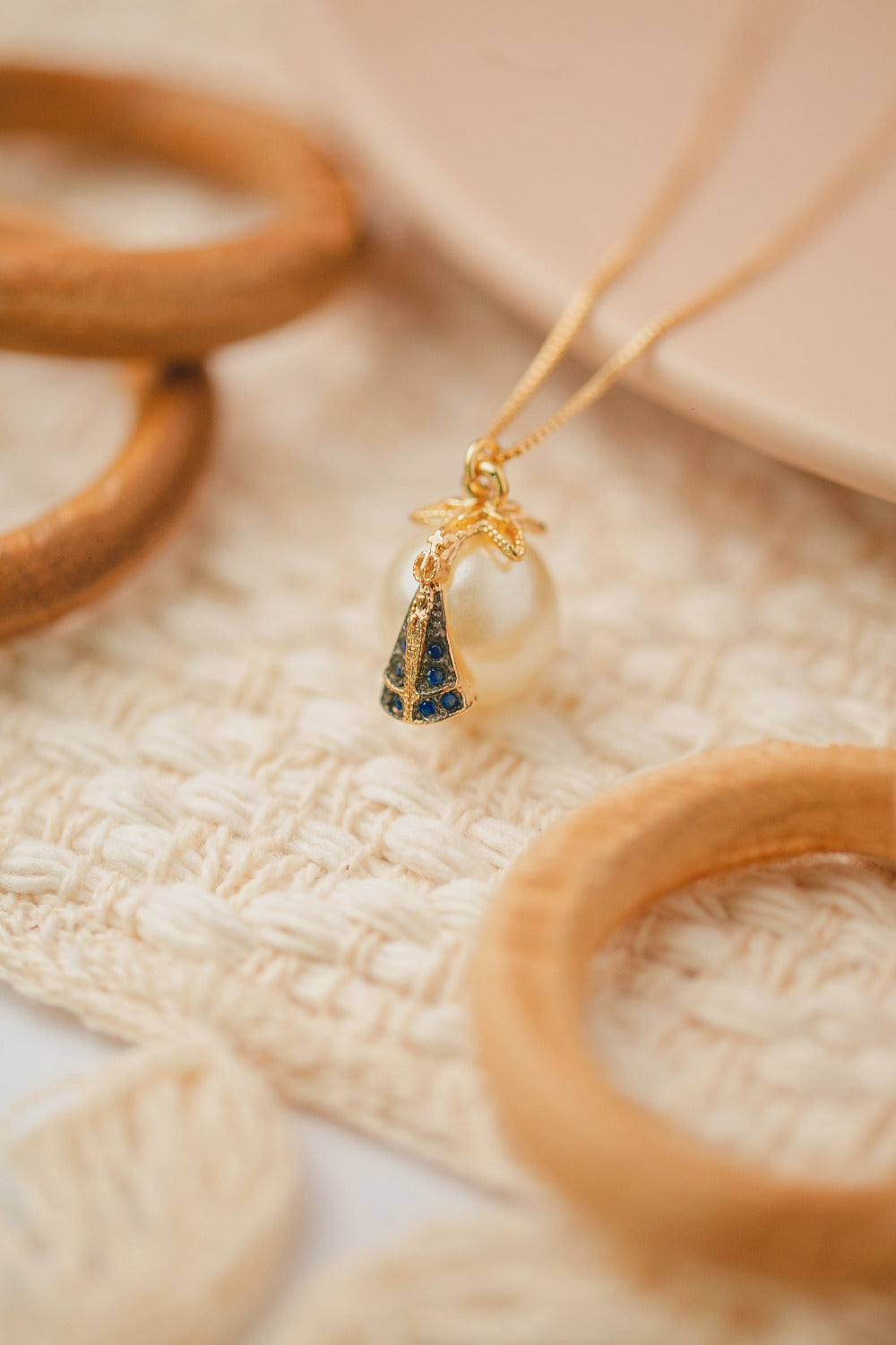 COLAR PEROLA E N SRA APARECIDA AZUL FOLHEADO A OURO 18K