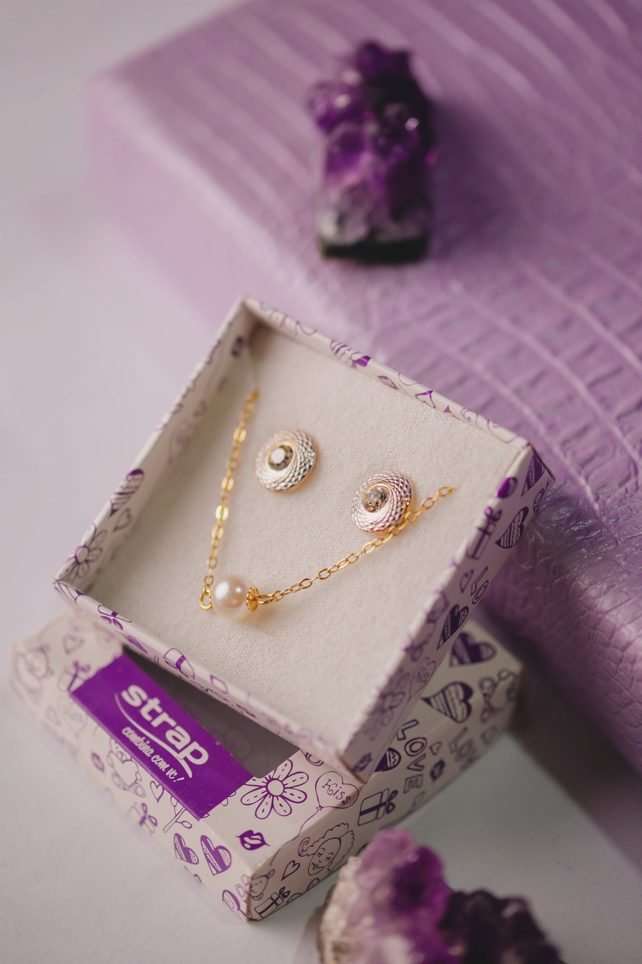 CONJUNTO BRINCO E COLAR COM PEROLA FOLHEADO A OURO 18K