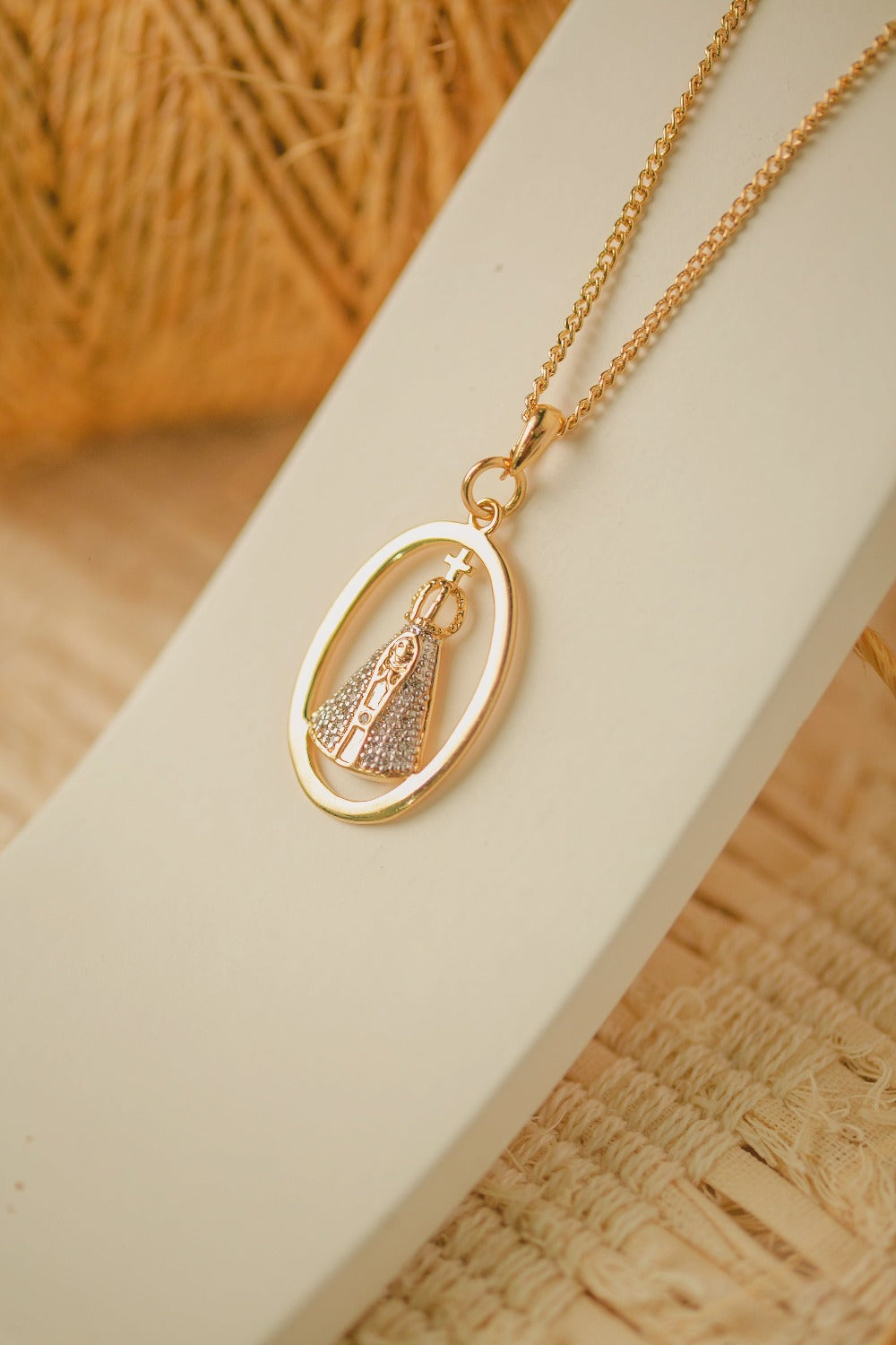 COLAR MEDALHA NOSSA SRA APARECIDA FOLHEADO A OURO 18K