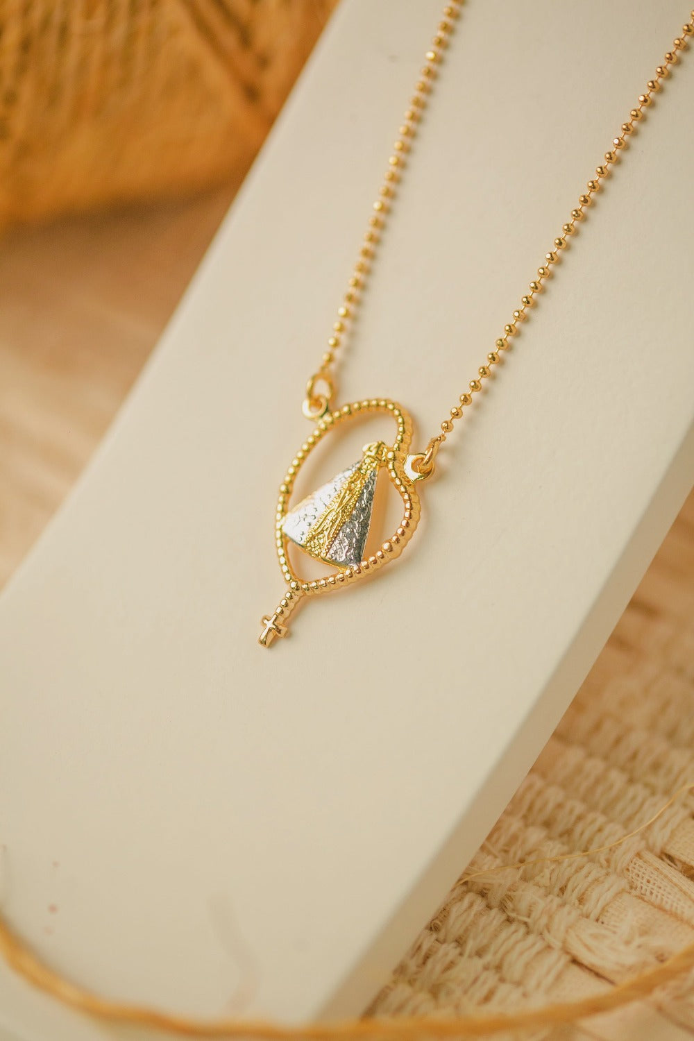 COLAR ROSARIO E SANTA  FOLHEADO A OURO 18K