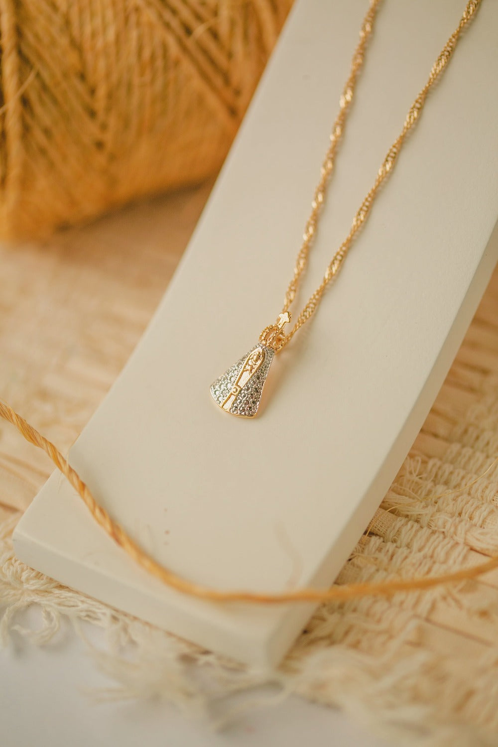 COLAR NOSSA SRA APARECIDA SEM ZIRCONIA  FOLHEADO A OURO 18K