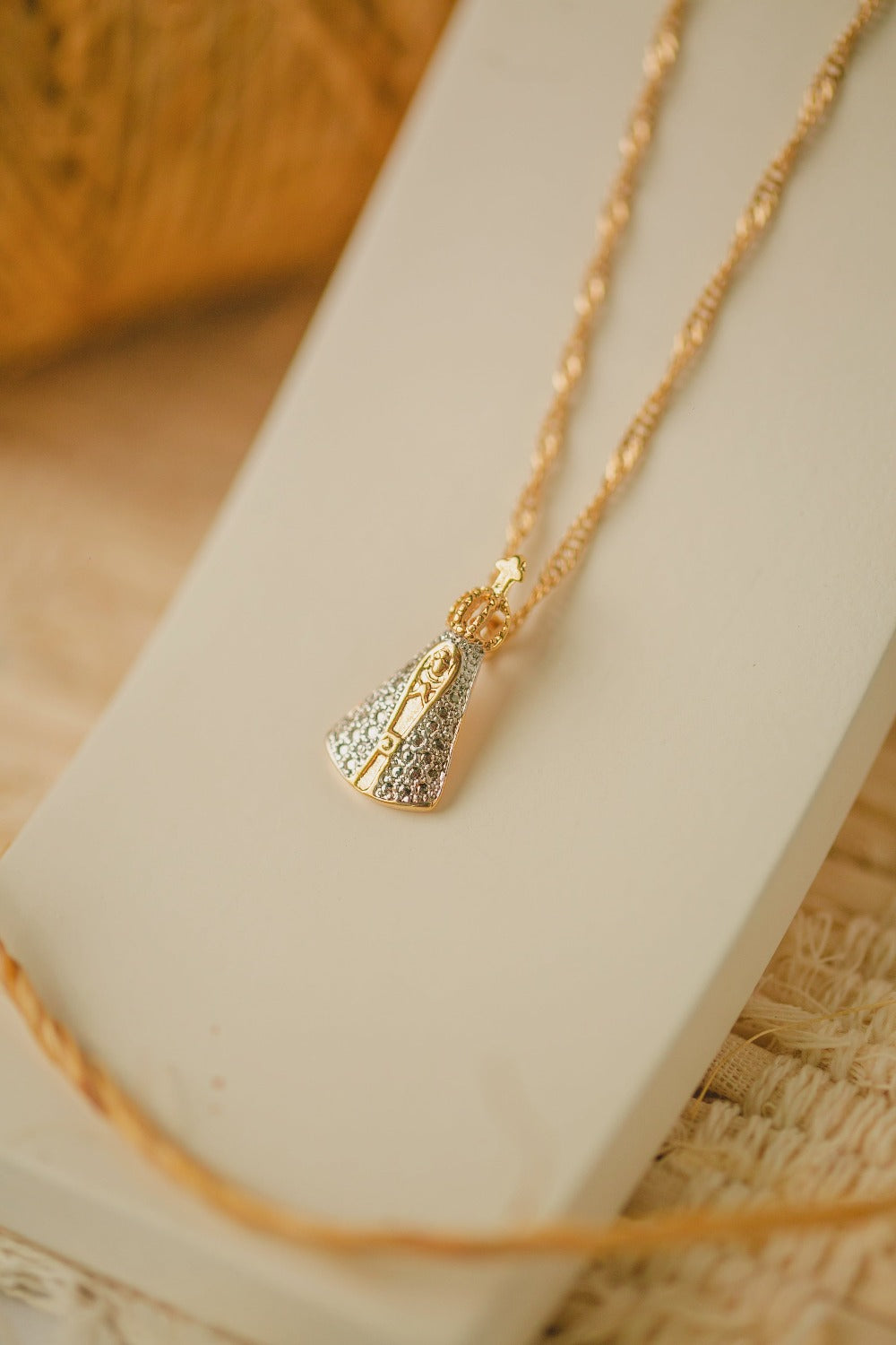 COLAR NOSSA SRA APARECIDA SEM ZIRCONIA  FOLHEADO A OURO 18K
