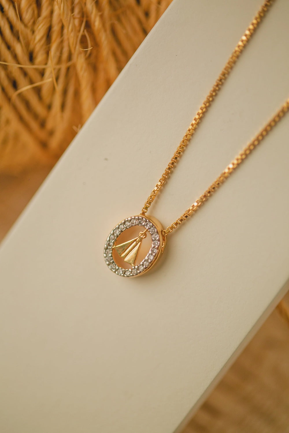 COLAR NOSSA SRA APARECIDA SEM ZIRCONIA COM ZIRCONIA FOLHEADO A OURO 18K