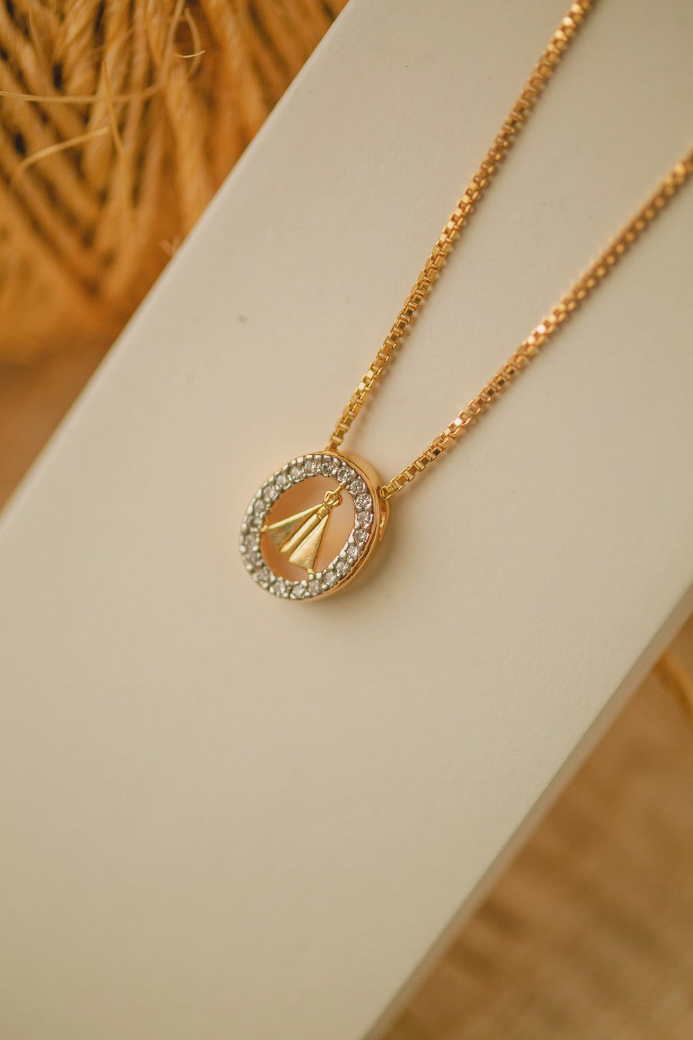 COLAR NOSSA SRA APARECIDA SEM ZIRCONIA COM ZIRCONIA FOLHEADO A OURO 18K